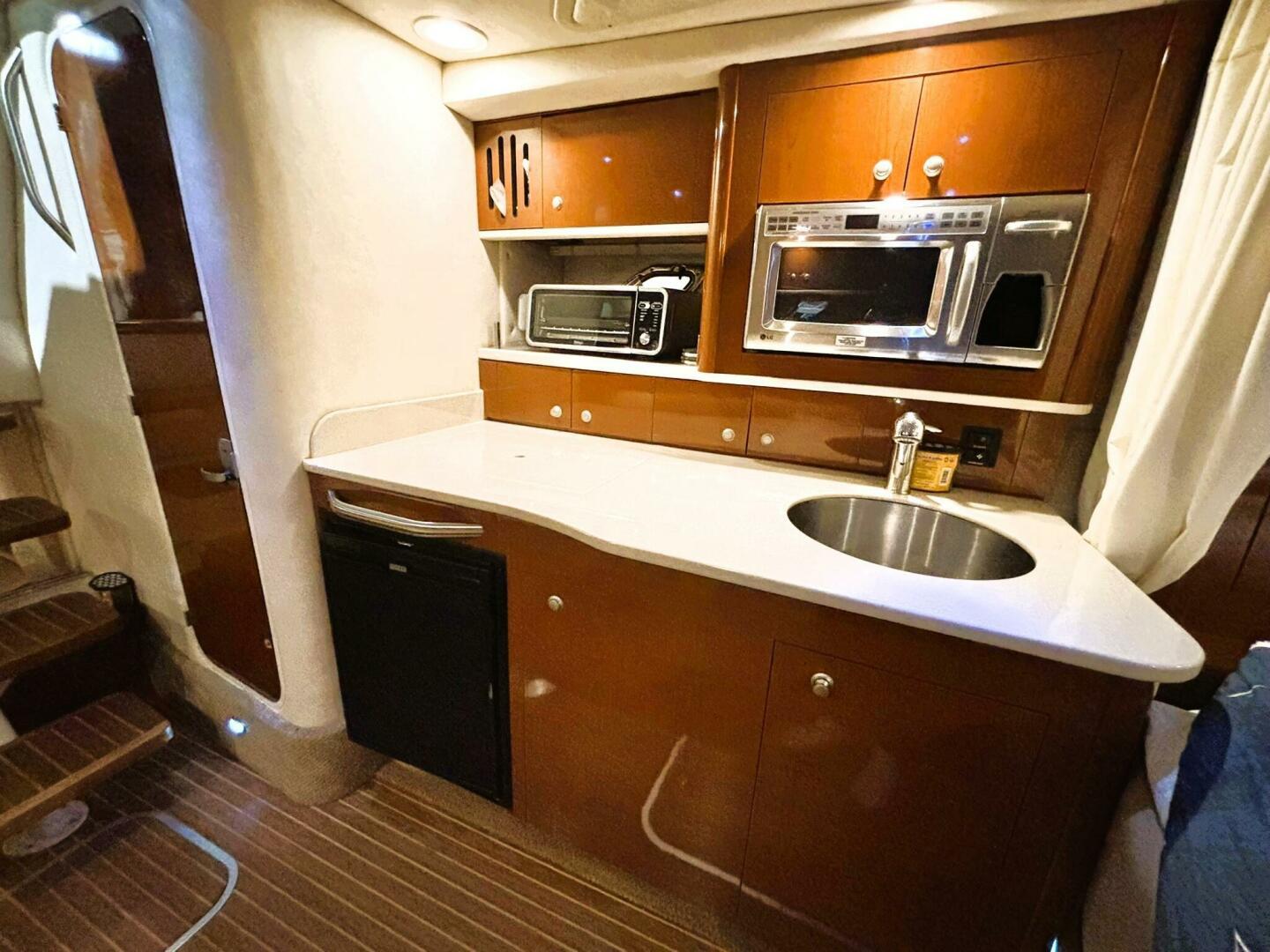 2008-sea-ray-330-sundancer-power-9715018-20250404083401040-1_XLARGE