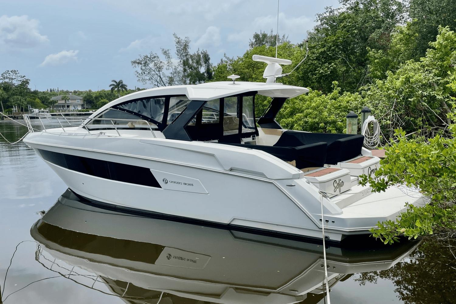 2016-cruisers-yachts-390-express-coupe---diesel-power-9465020-981049483-0-030620251426-2