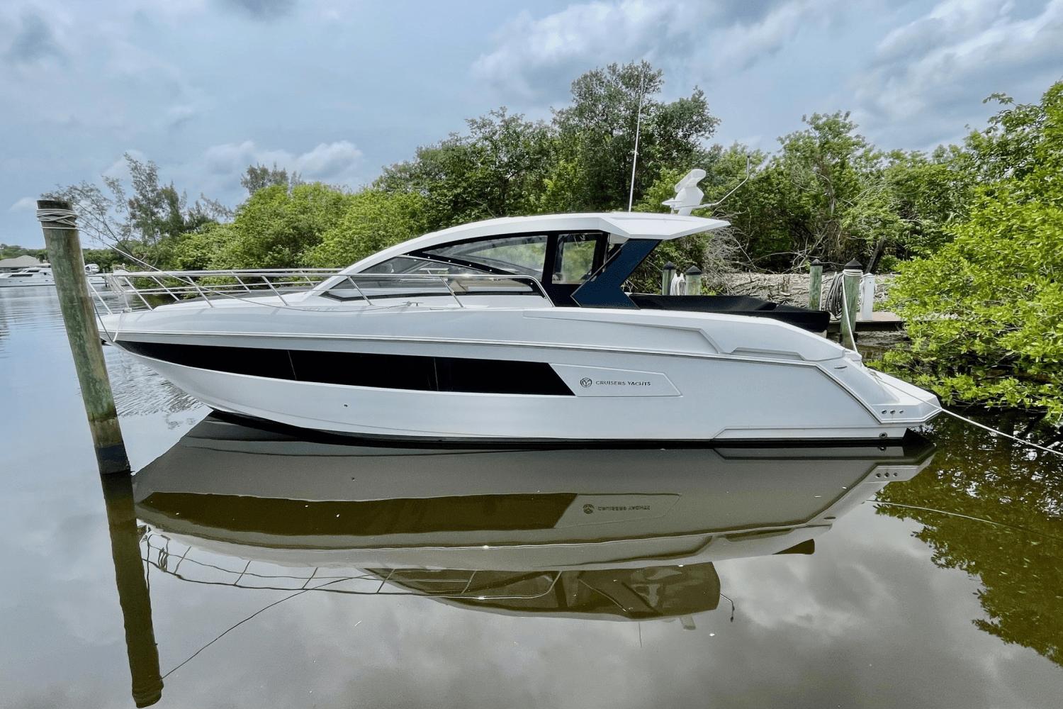 2016-cruisers-yachts-390-express-coupe---diesel-power-9465020-981049484-0-030620251426-0
