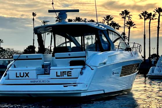 Image of 2016 Cruisers Yachts 39 Express Coupe