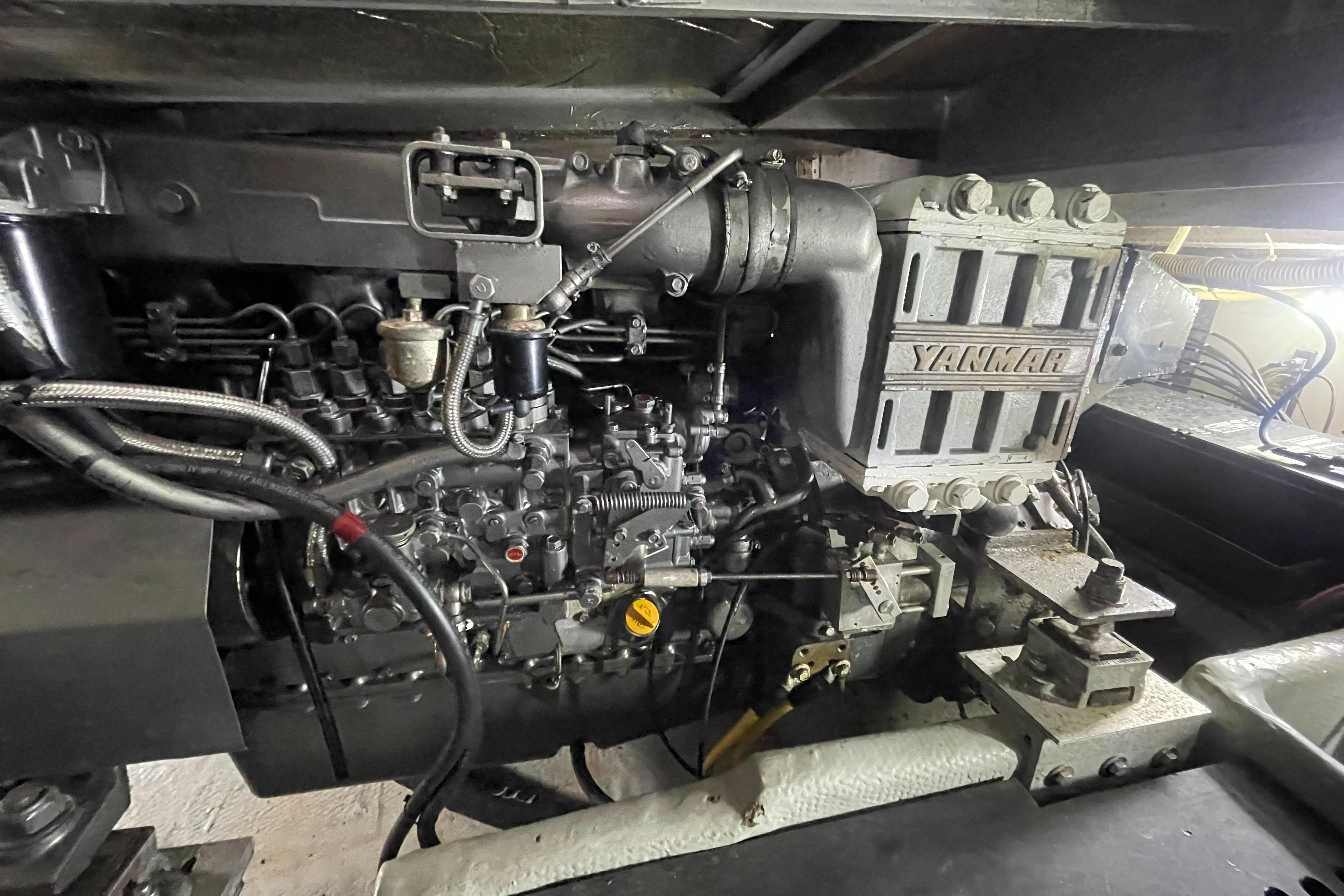 2001 Luhrs 400 Tournament Convertible - Engine Room