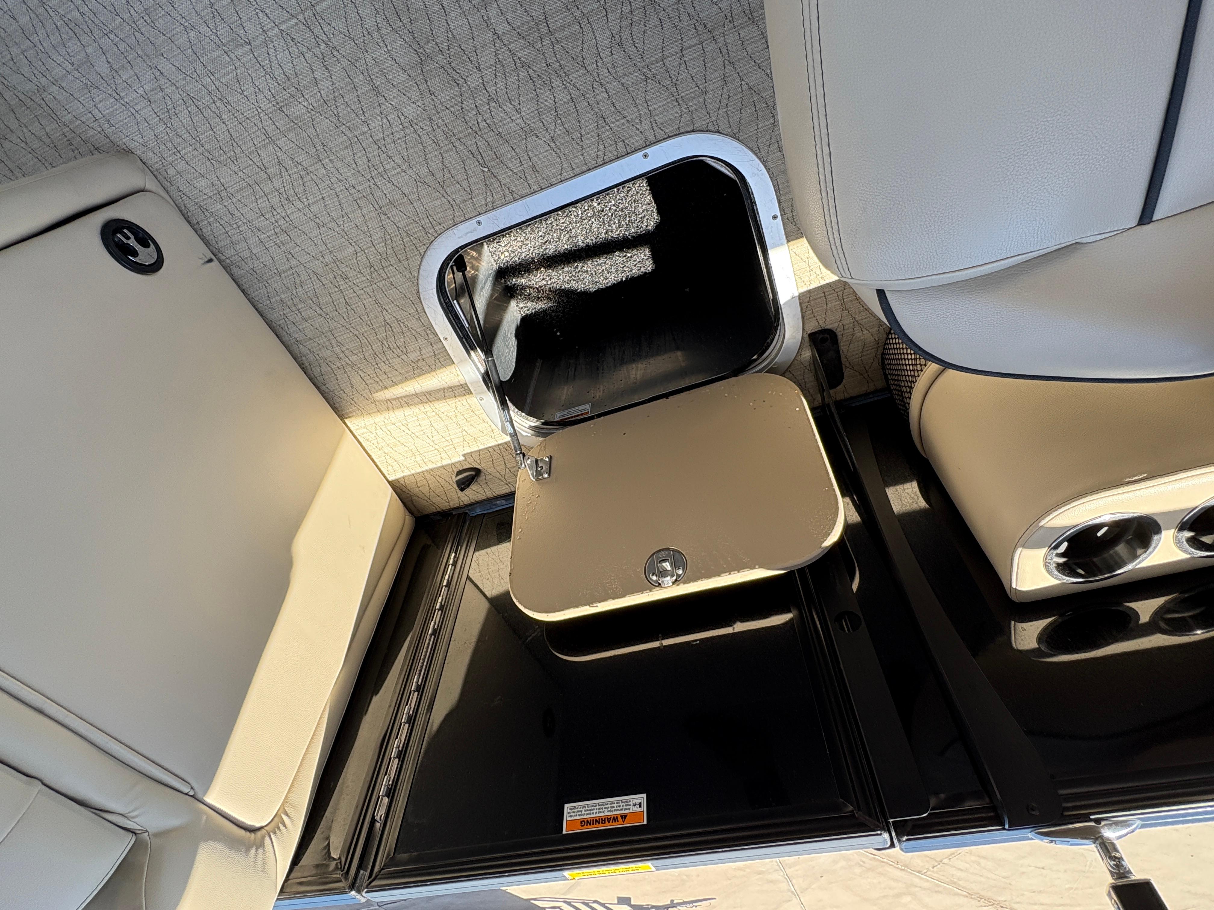 2019 Barletta E24Q #TBJC0579 inventory image at Sun Country Marine Group, Lake Havasu City, AZ 2019 Barletta E24Q #TBJC0579 inventory image at Sun Country Marine Group, Lake Havasu City, AZ