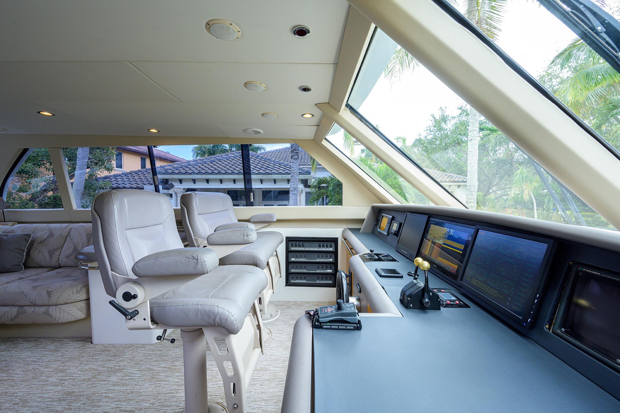 1998 Lazzara 80  - Skylounge Helm Seating