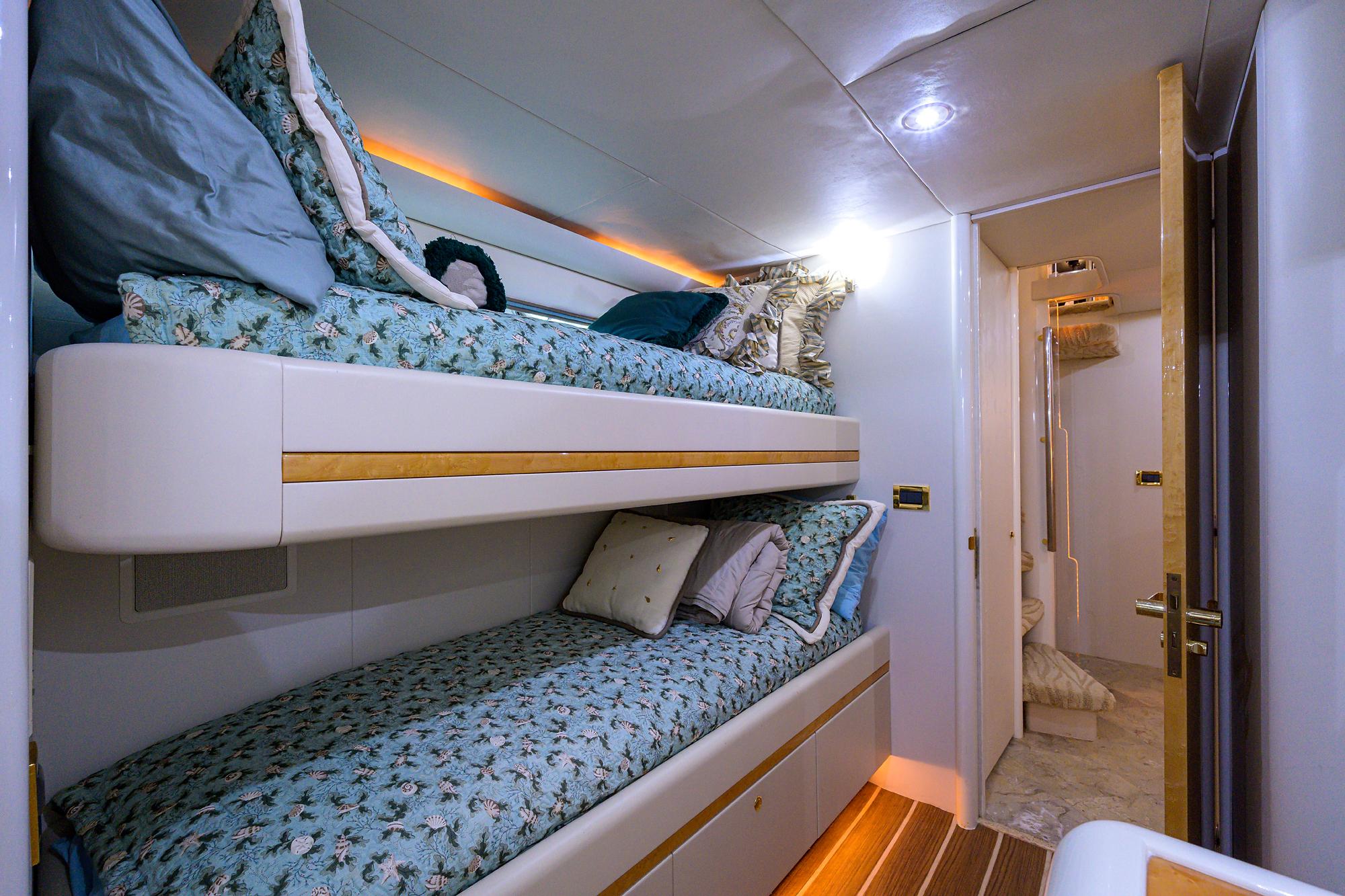 1998 Lazzara 80  - Starboard Guest Stateroom Bunks