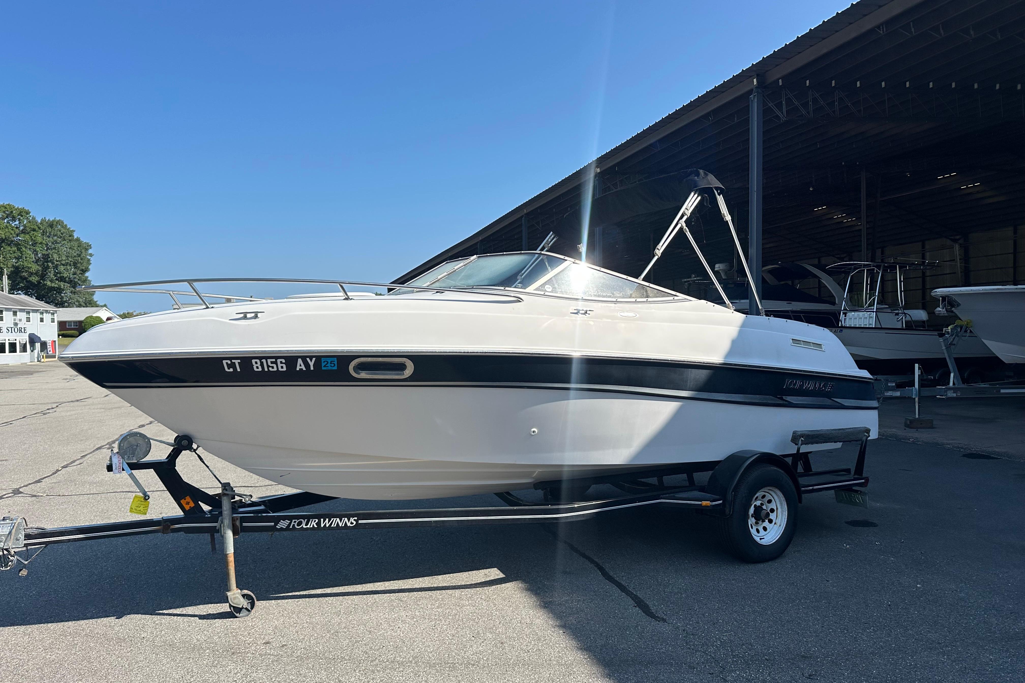 2002 Four Winns 205 Sundowner-1