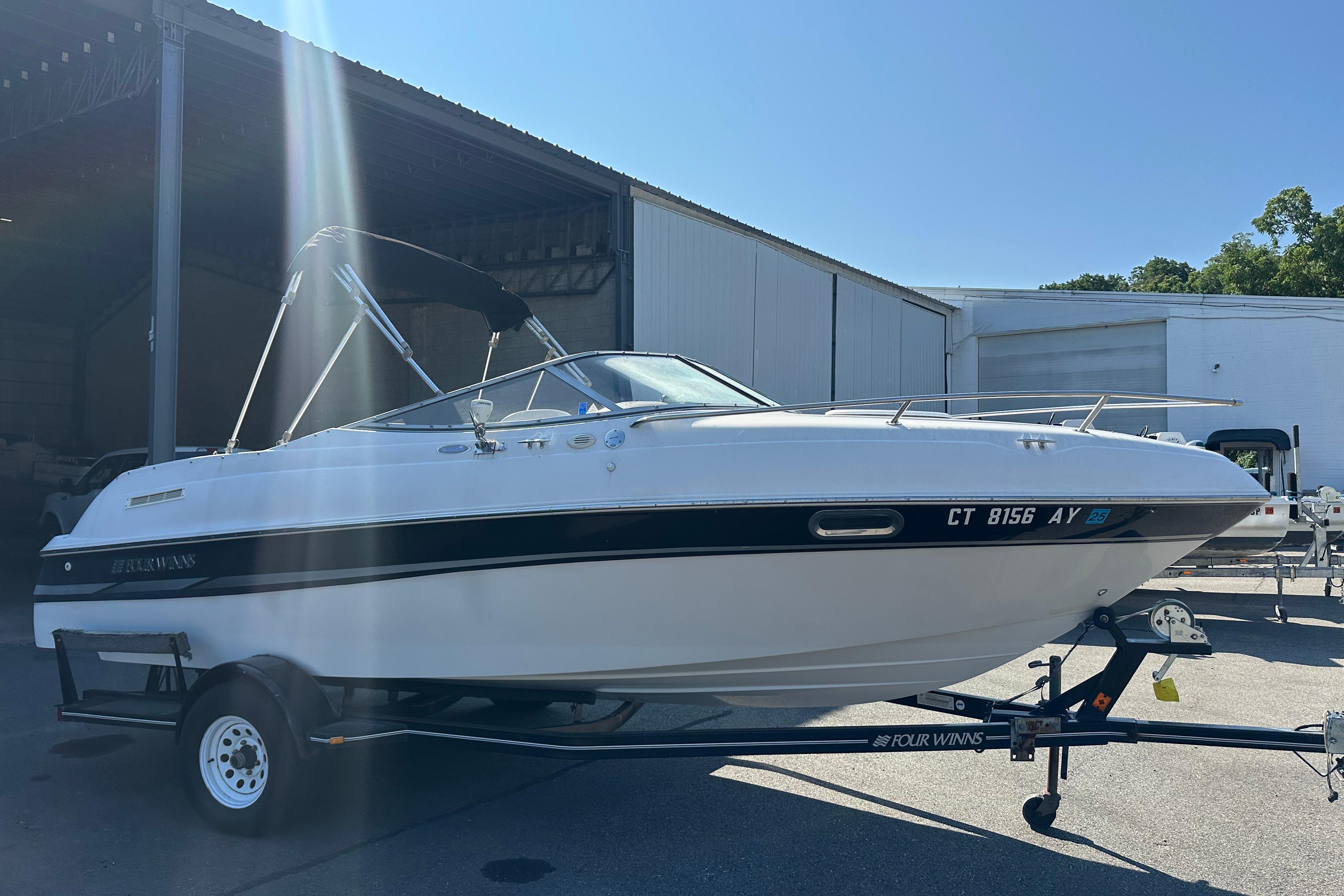 2002 Four Winns 205 Sundowner-3