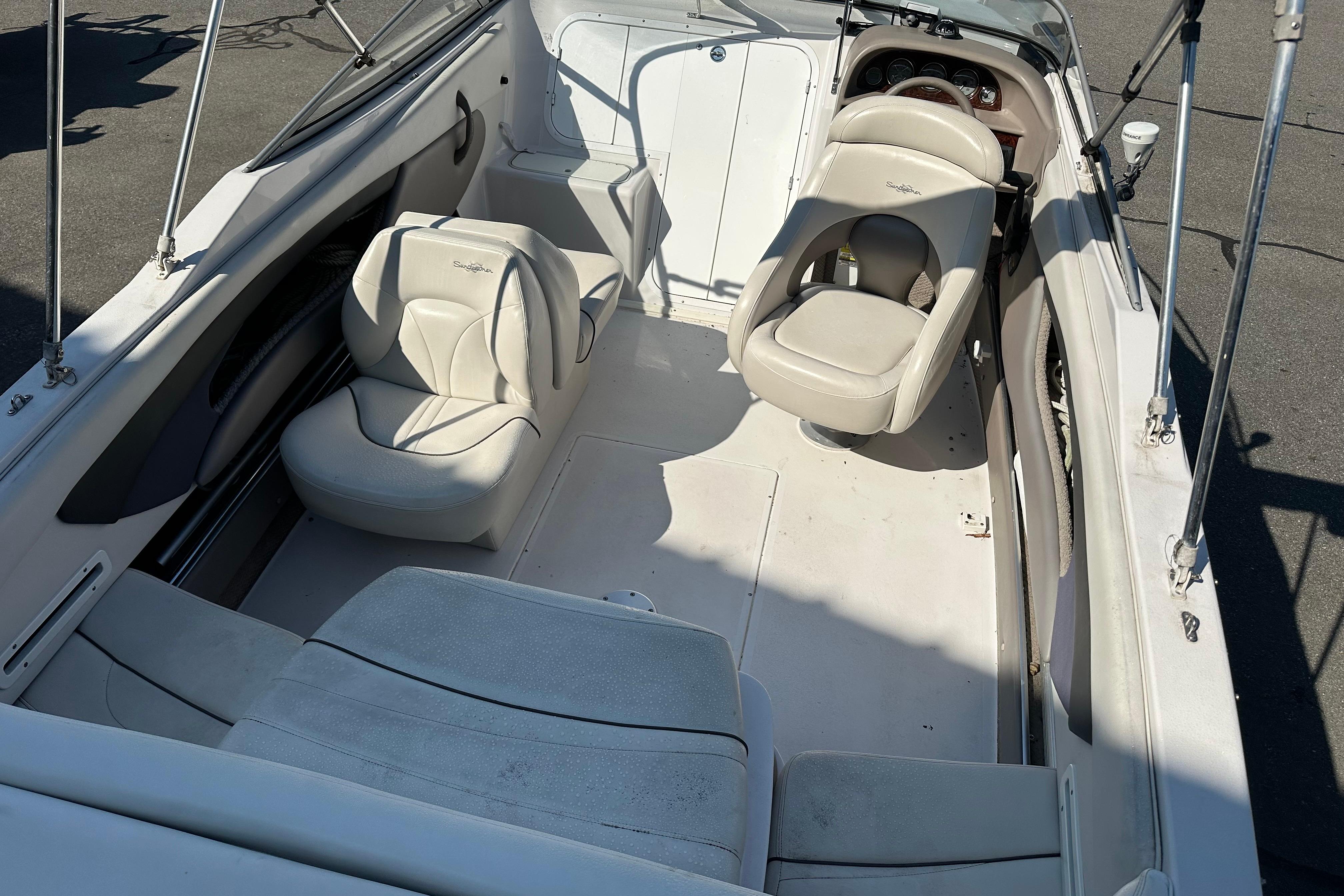 2002 Four Winns 205 Sundowner-6