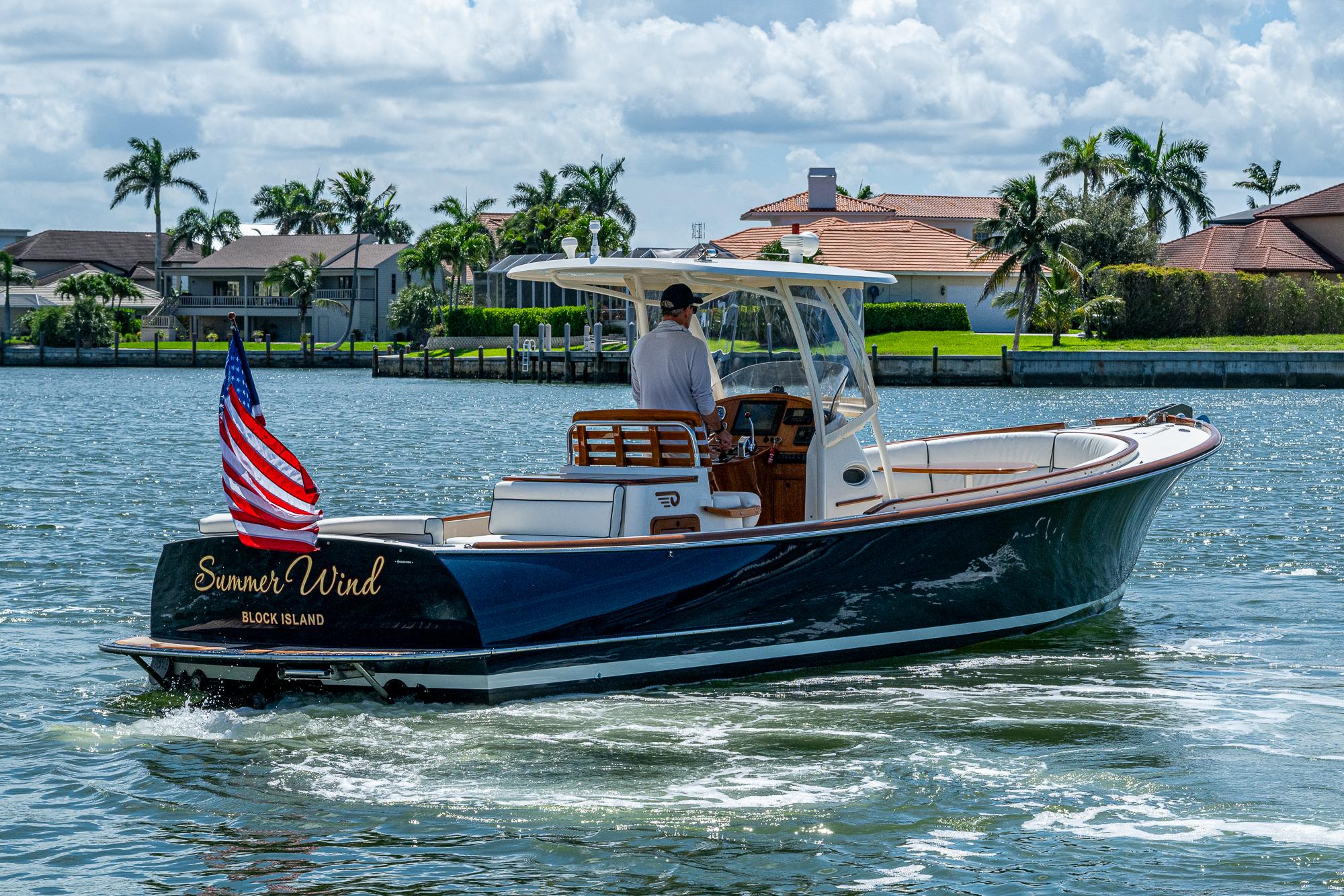2003 Hinckley Talaria 29 Center Console