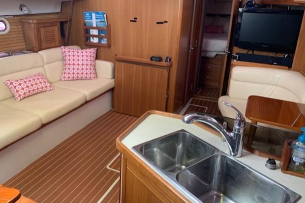 37' Catalina, Listing Number 100859690, Image No. 9