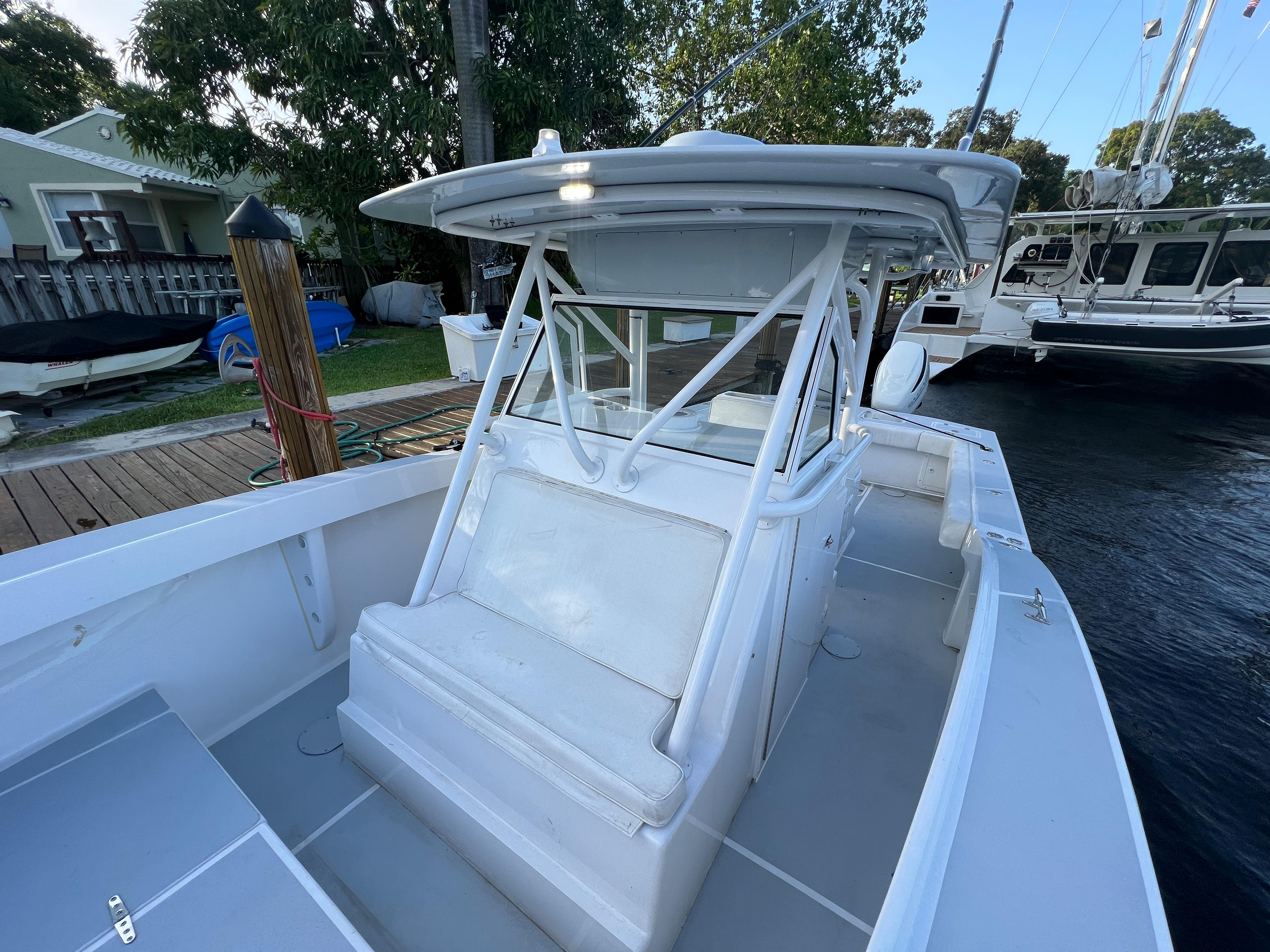 31 Ocean Master 31 Center Console 1996 | HMY Yachts