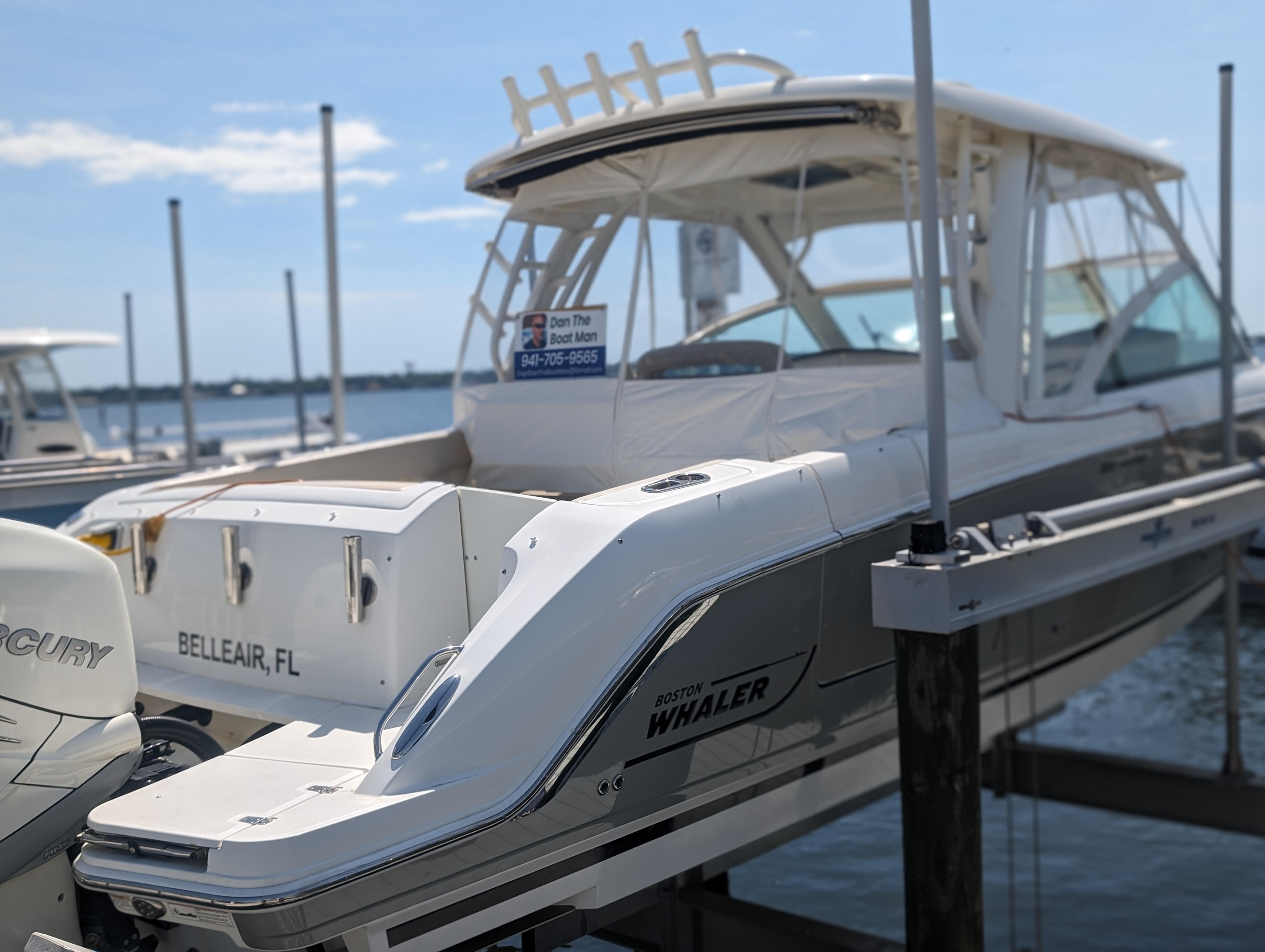 Boston Whaler 320 Vantage Twin 350 Merc Joystick
