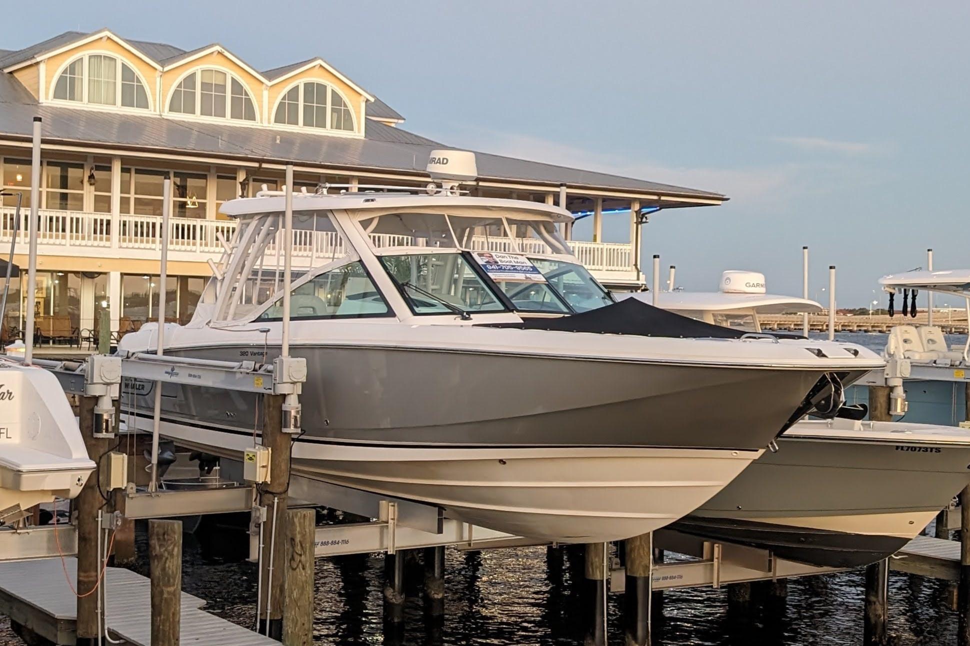 Boston Whaler 320 Vantage Twin 350 Merc Joystick