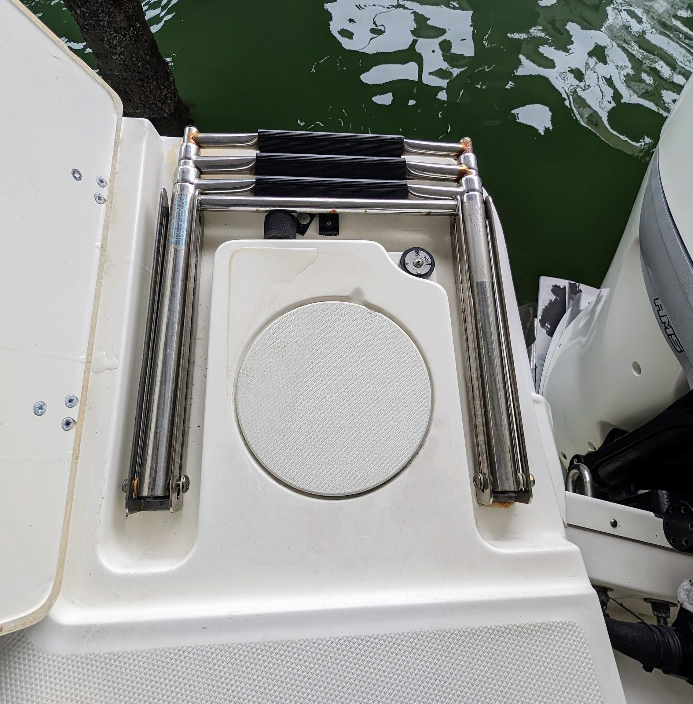 Boston Whaler 320 Vantage Twin 350 Merc Joystick