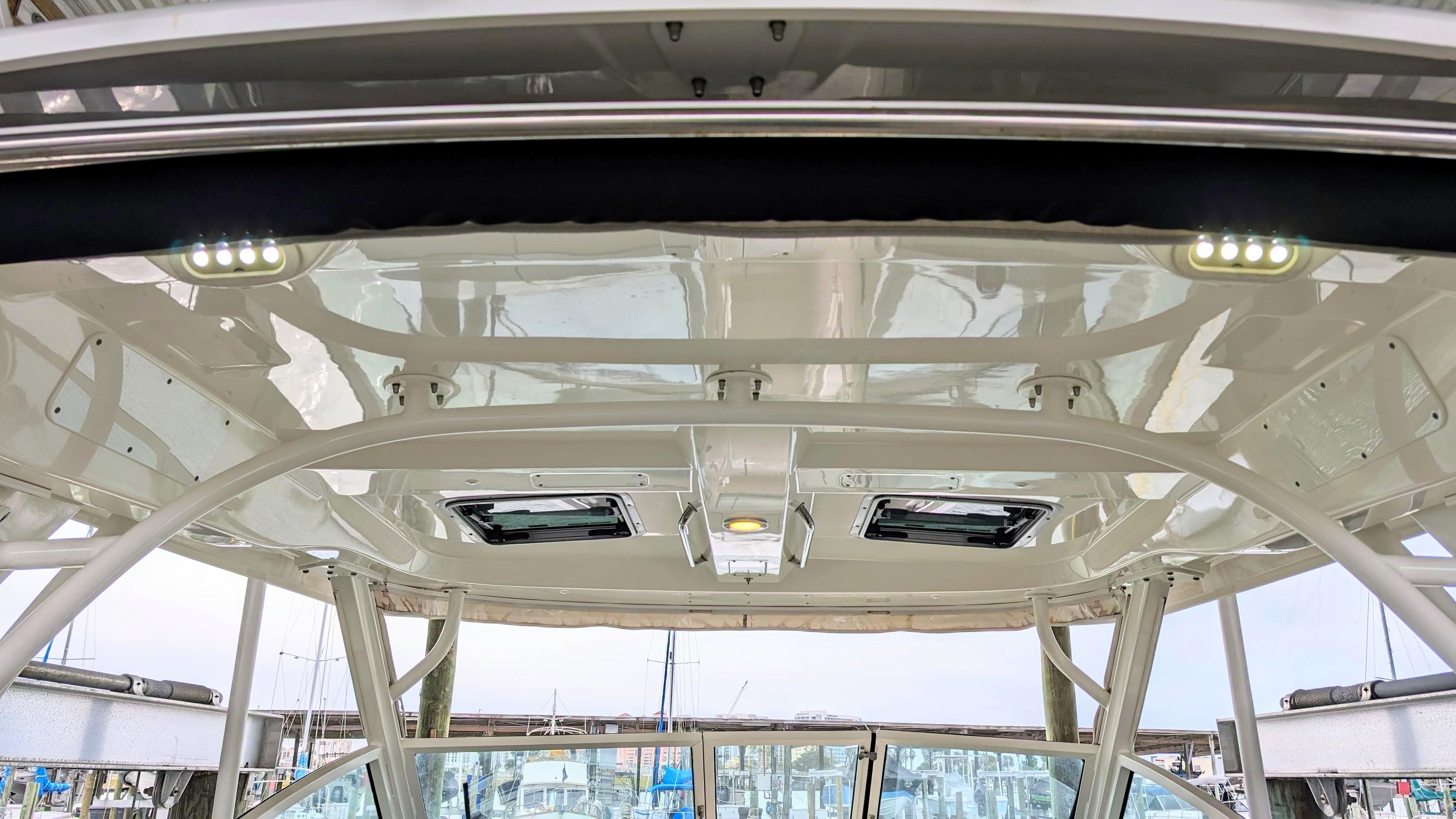 Boston Whaler 320 Vantage Twin 350 Merc Joystick