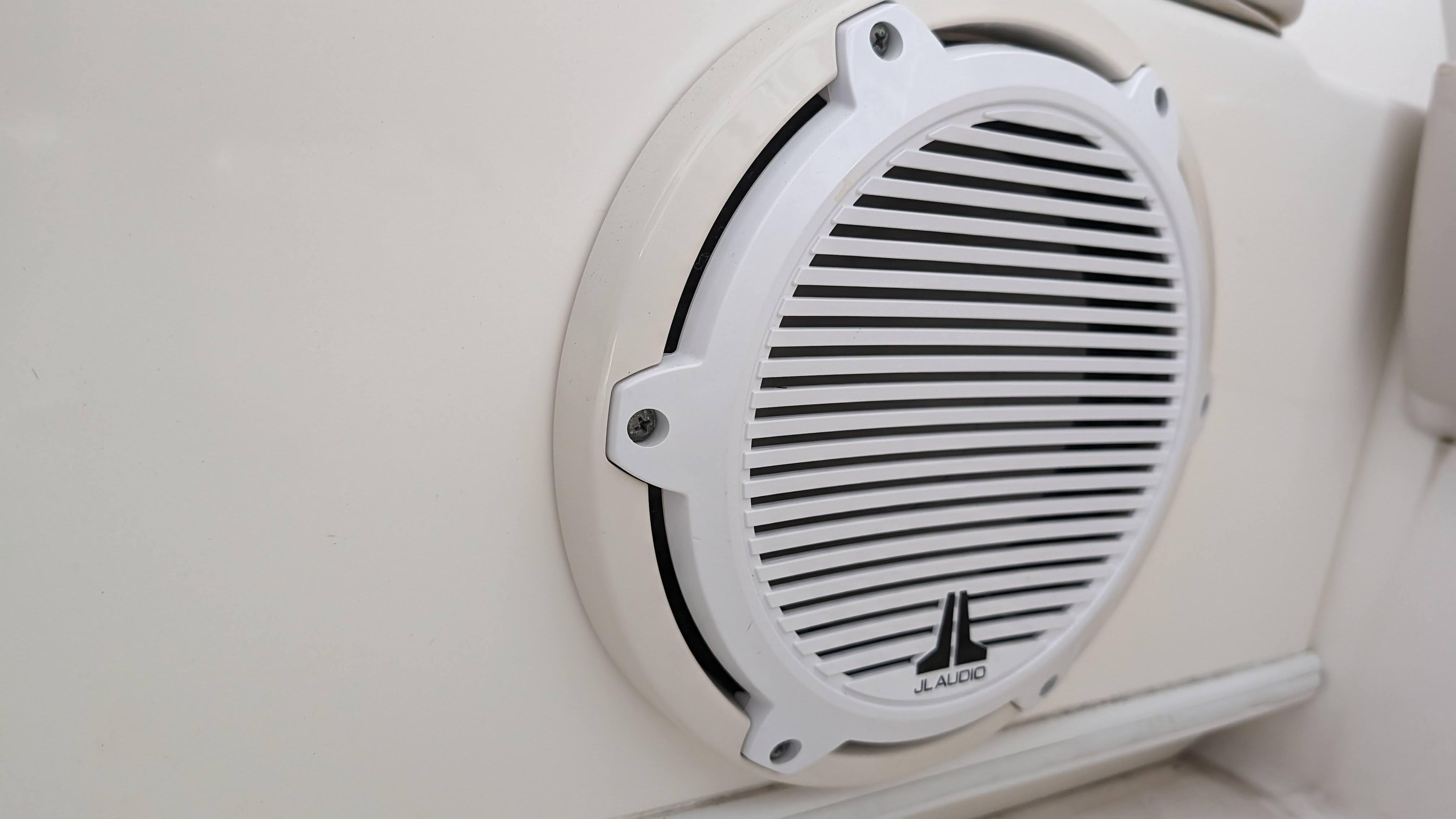 Boston Whaler 320 Vantage Twin 350 Merc Joystick