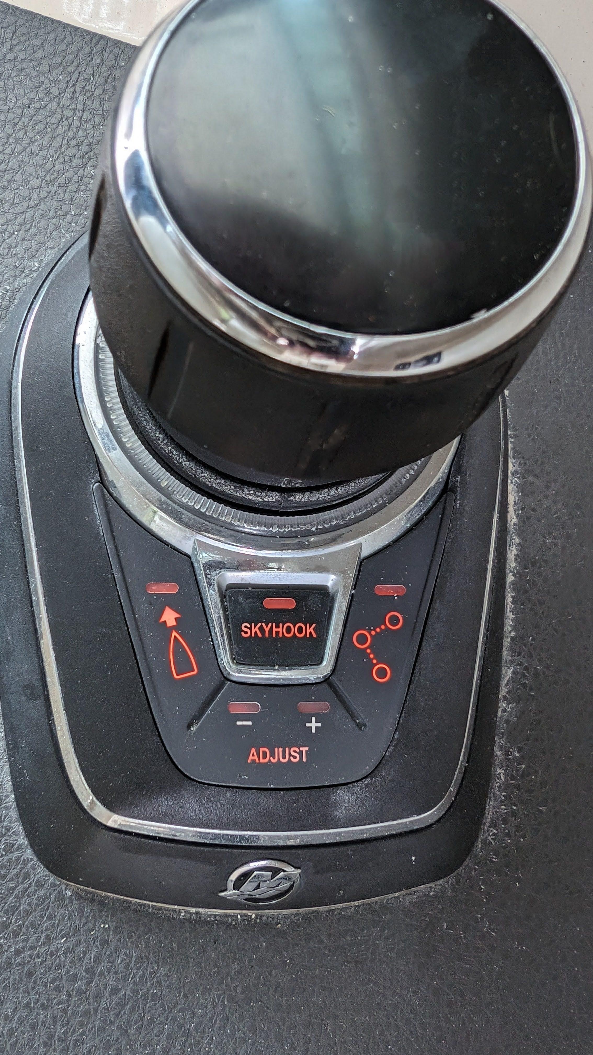 Boston Whaler 320 Vantage Twin 350 Merc Joystick