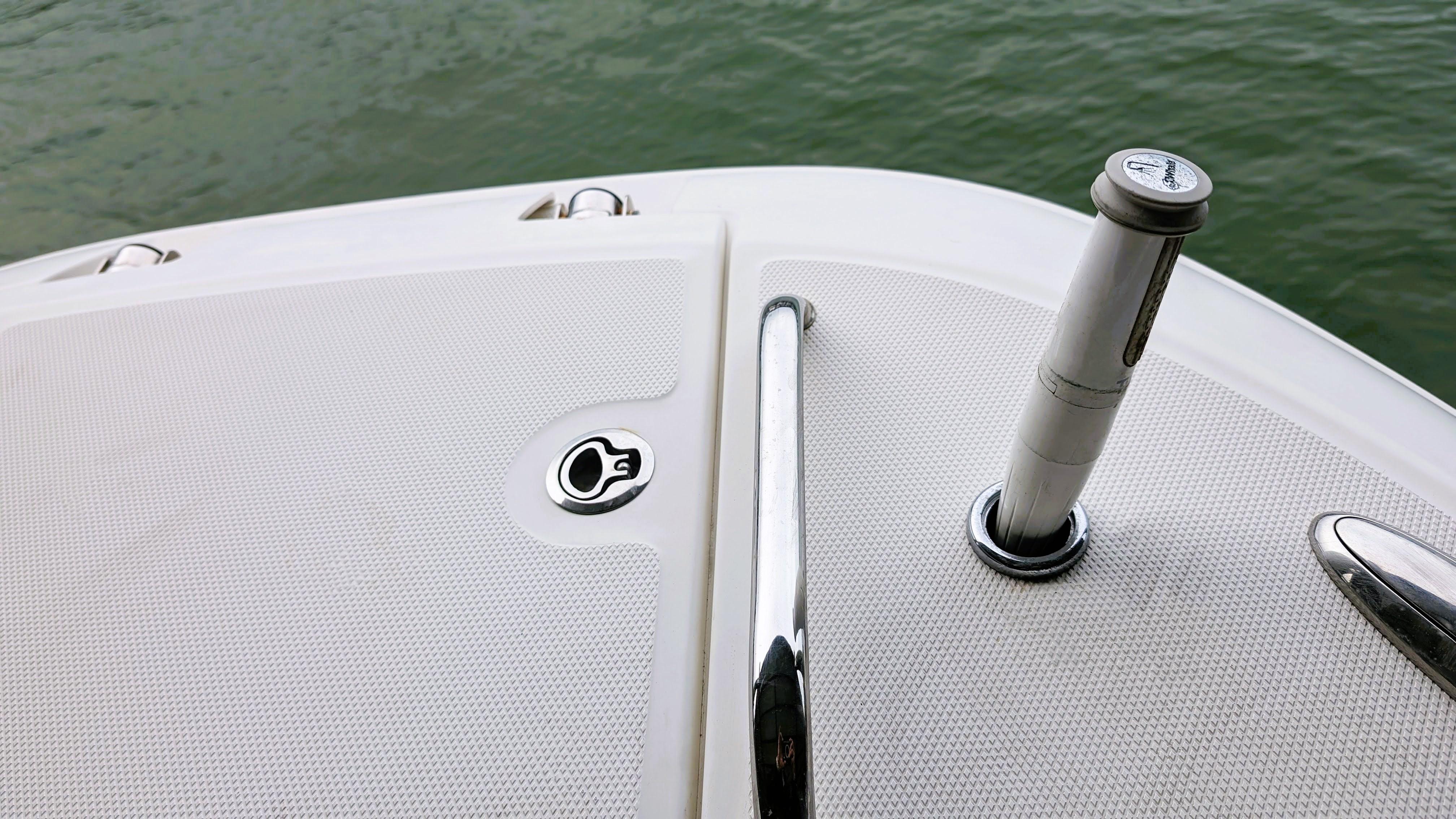 Boston Whaler 320 Vantage Twin 350 Merc Joystick
