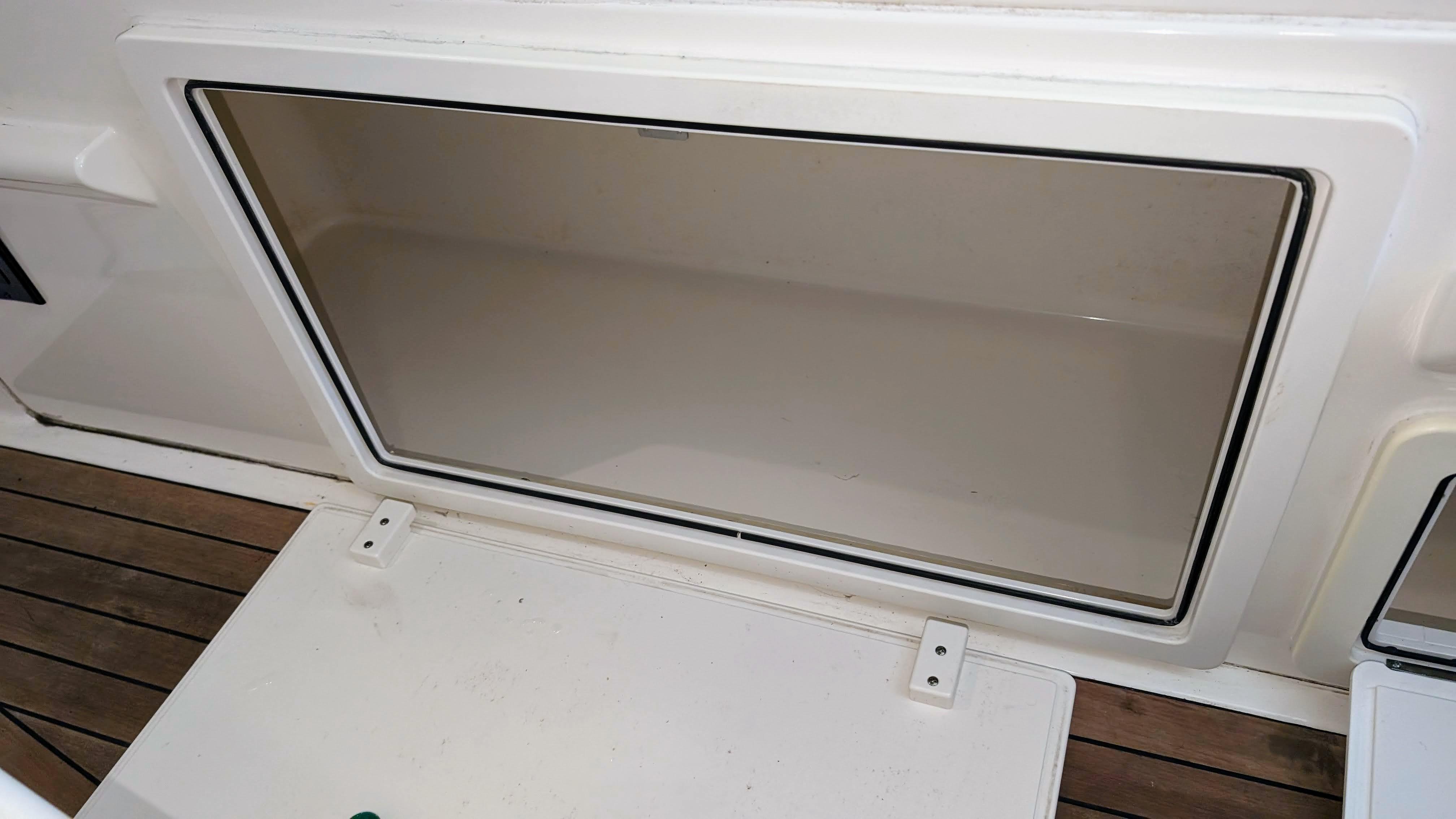 Boston Whaler 320 Vantage Twin 350 Merc Joystick