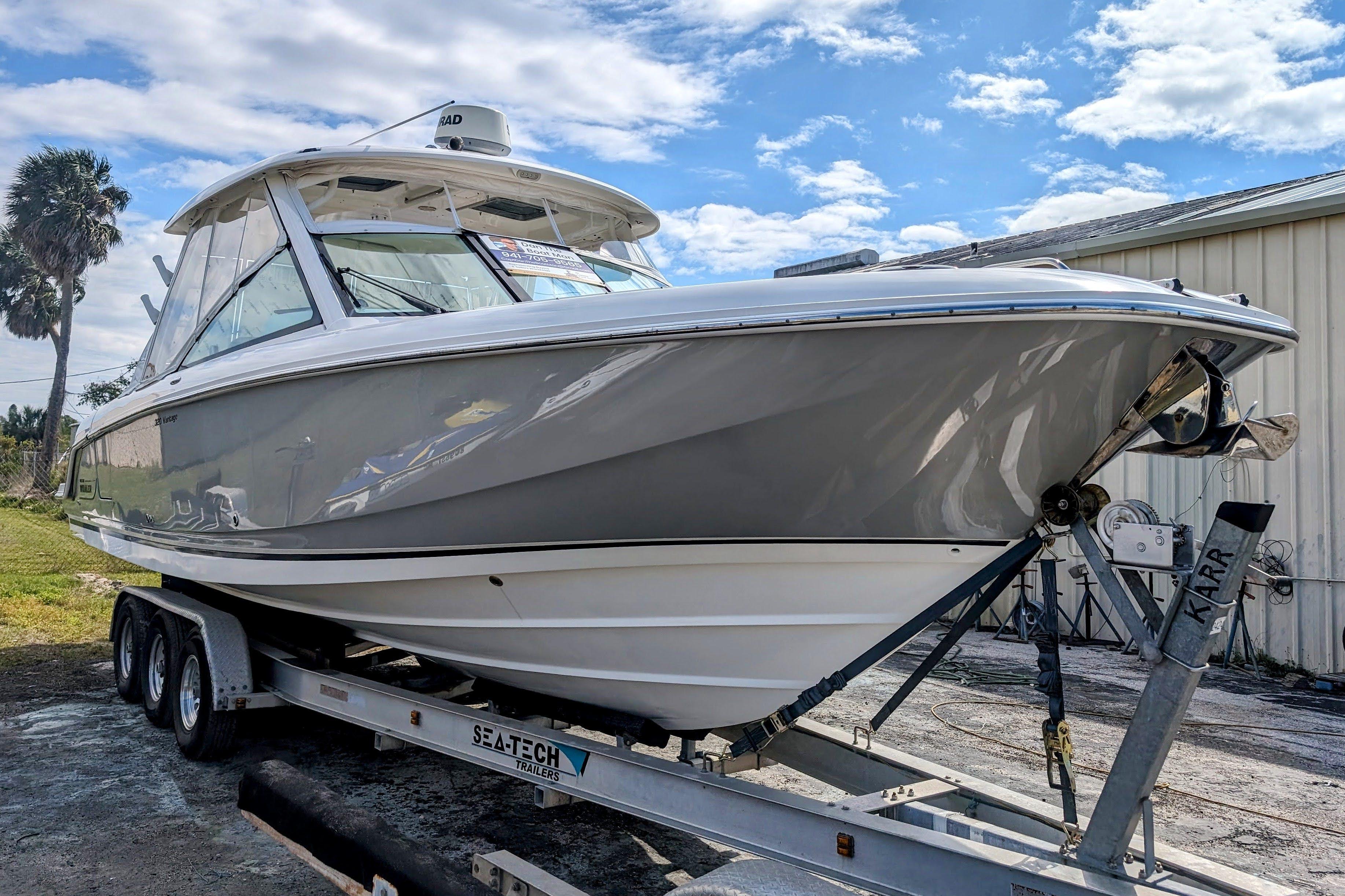 Boston Whaler 320 Vantage Twin 350 Merc Joystick