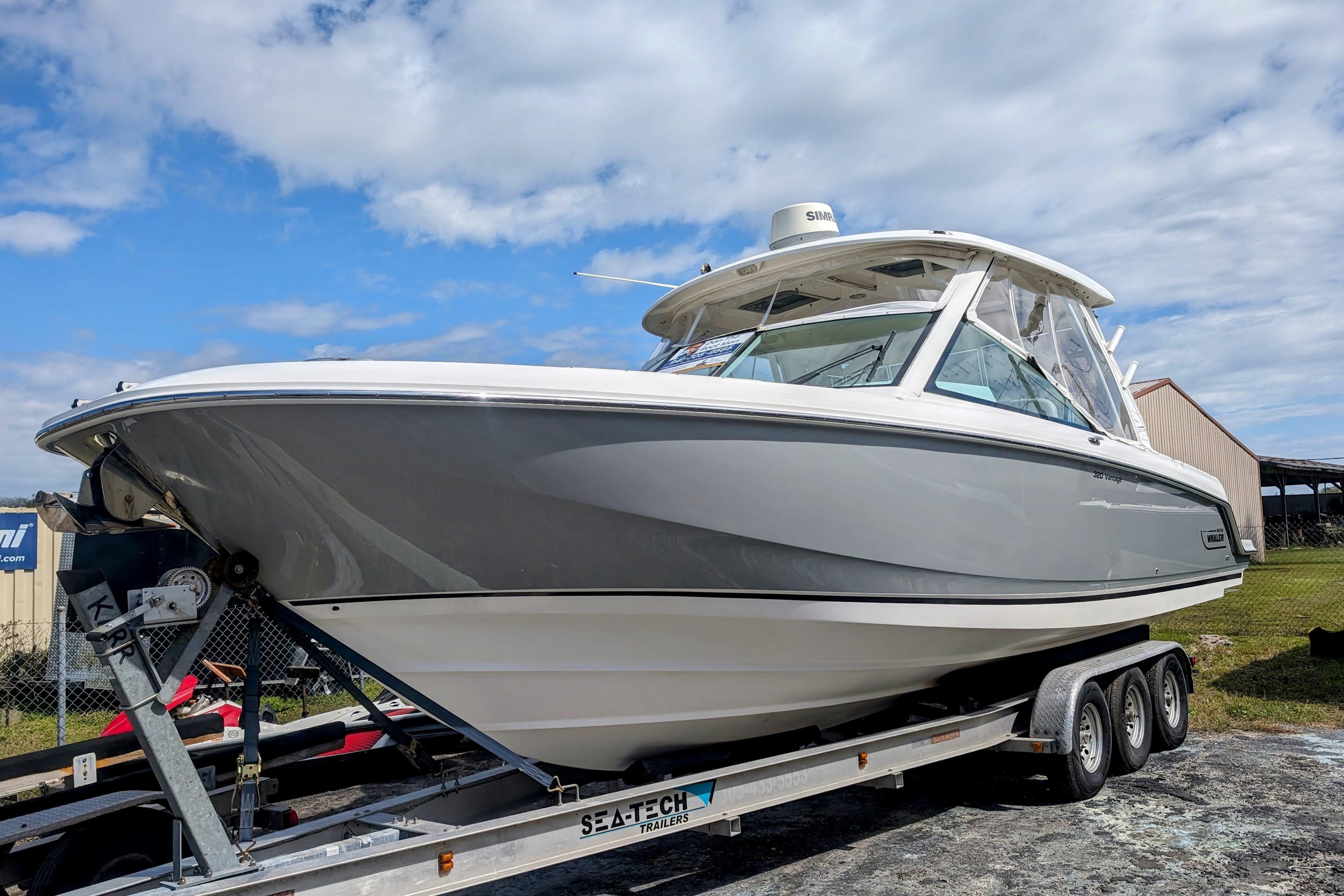 Boston Whaler 320 Vantage Twin 350 Merc Joystick
