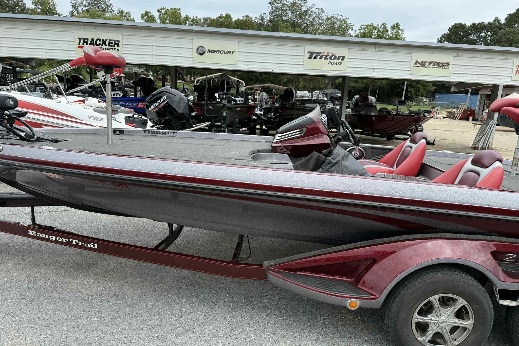 2014 Ranger Z521 Comanche bass boat with red accents at a dealership.
