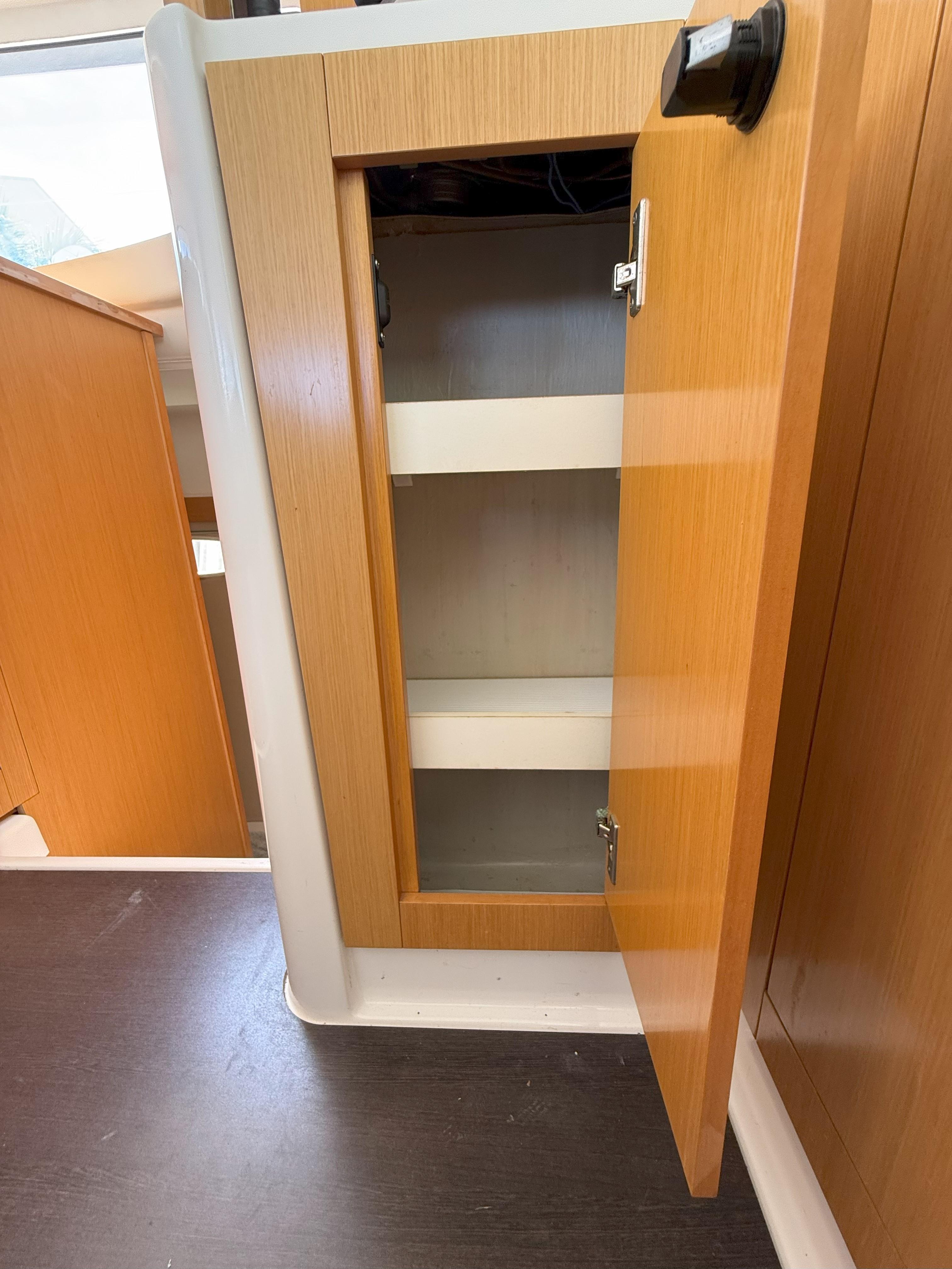 Fountaine Pajot-Mahe 36 Evolution  Owners Version 2014-Brake Aweigh SC-US-9725074 | Thumbnail