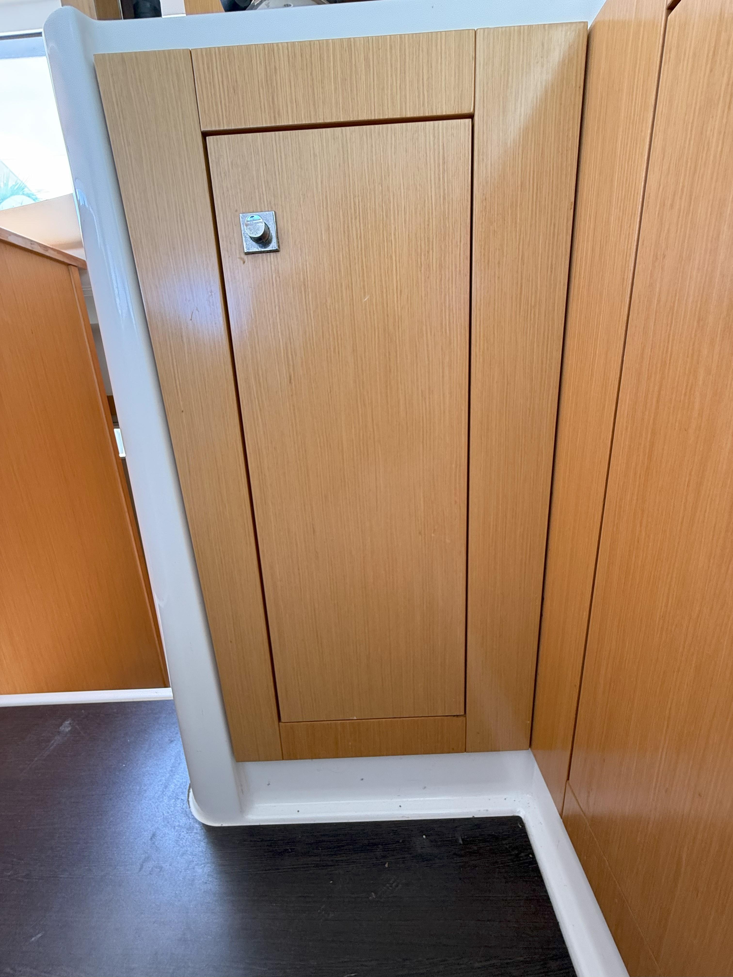 Fountaine Pajot-Mahe 36 Evolution  Owners Version 2014-Brake Aweigh SC-US-9725074 | Thumbnail