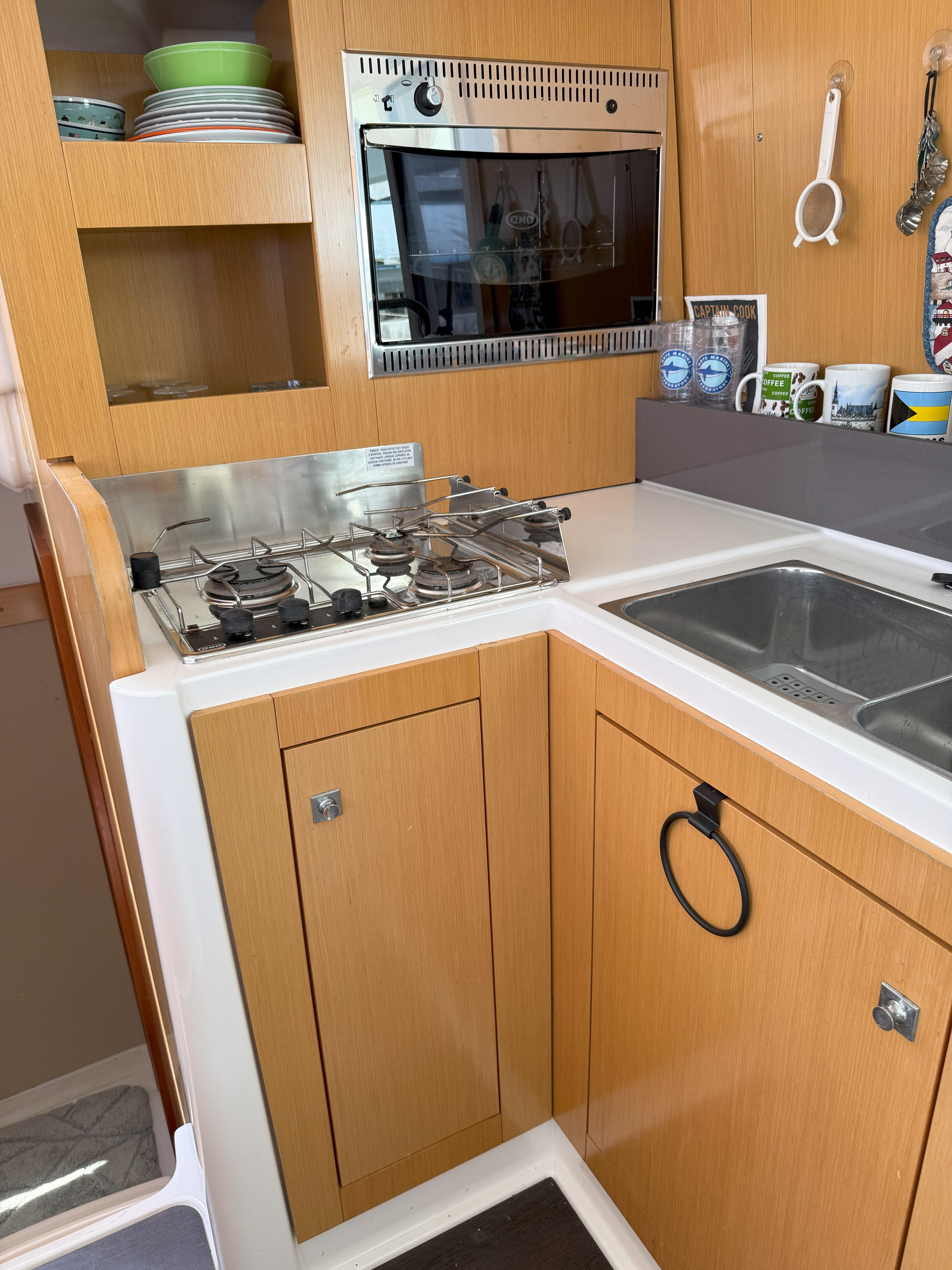 Fountaine Pajot-Mahe 36 Evolution  Owners Version 2014-Brake Aweigh SC-US-9725074 | Thumbnail