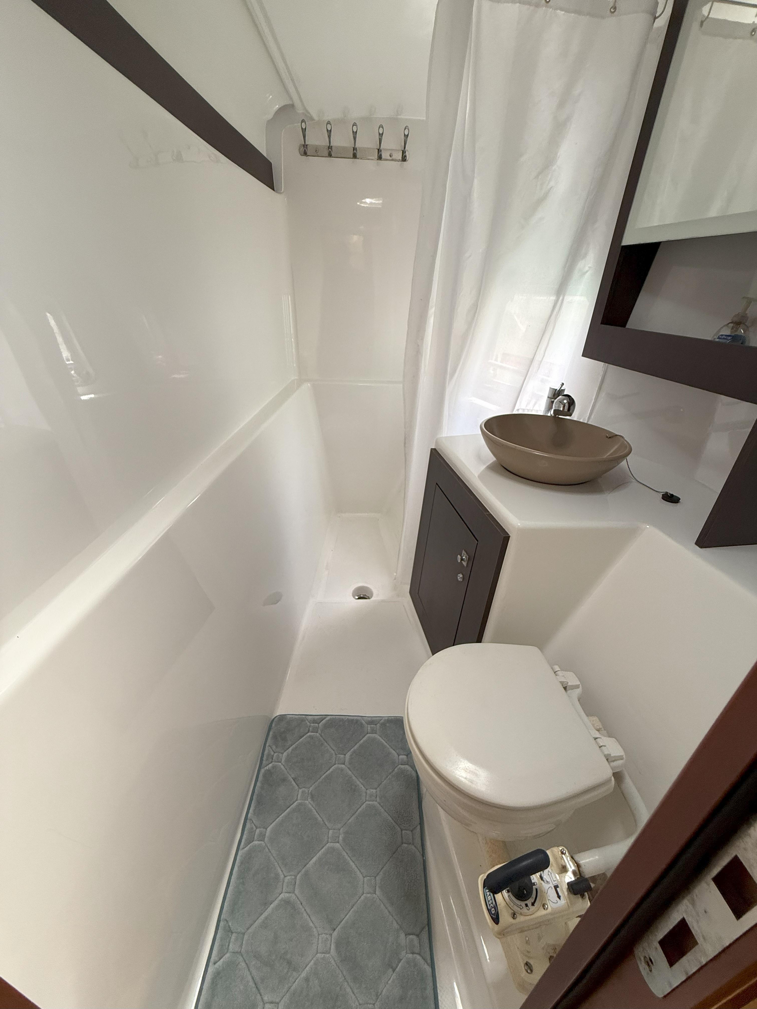 Fountaine Pajot-Mahe 36 Evolution  Owners Version 2014-Brake Aweigh SC-US-9725074 | Thumbnail