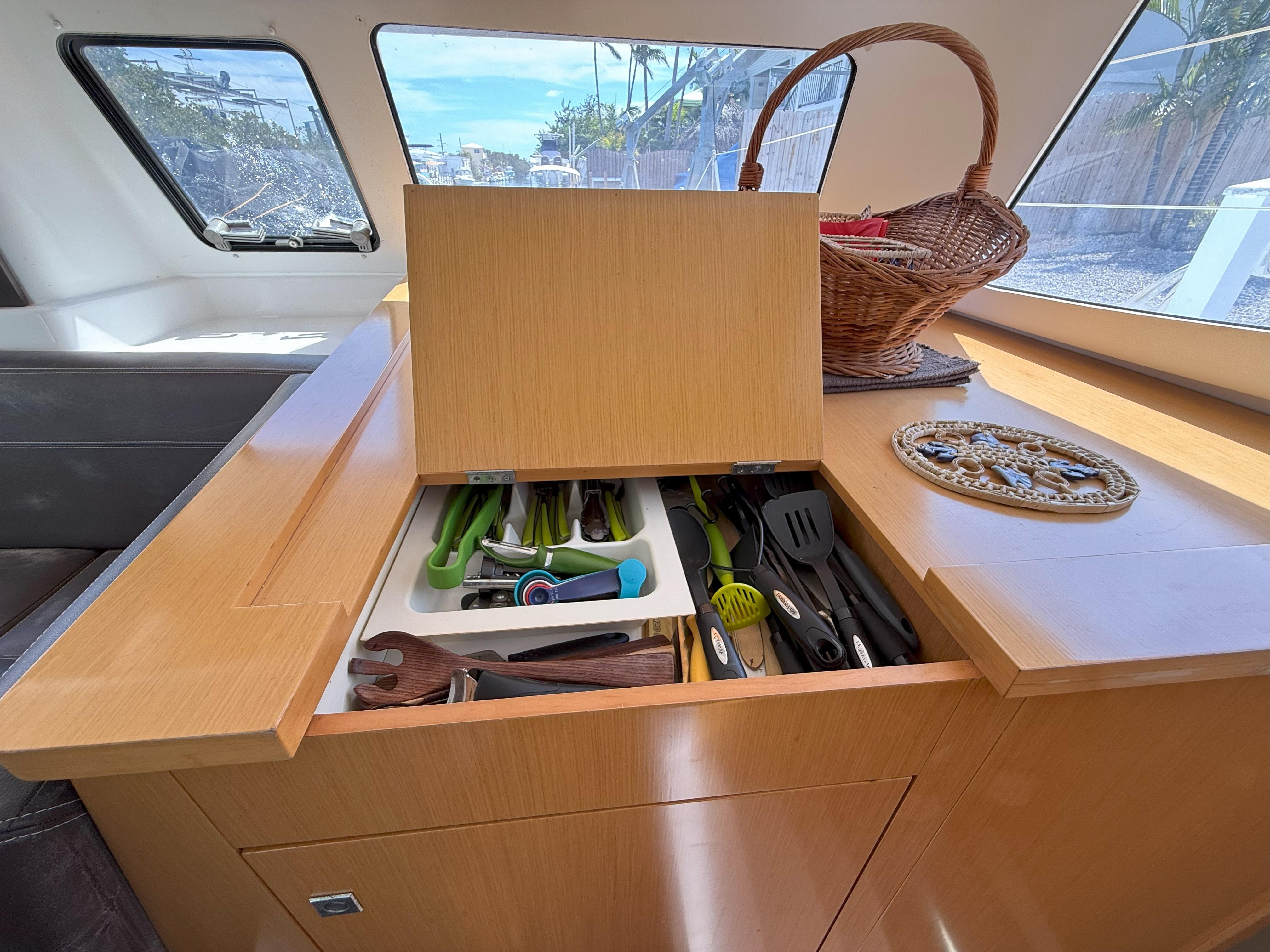 Fountaine Pajot-Mahe 36 Evolution  Owners Version 2014-Brake Aweigh SC-US-9725074 | Thumbnail