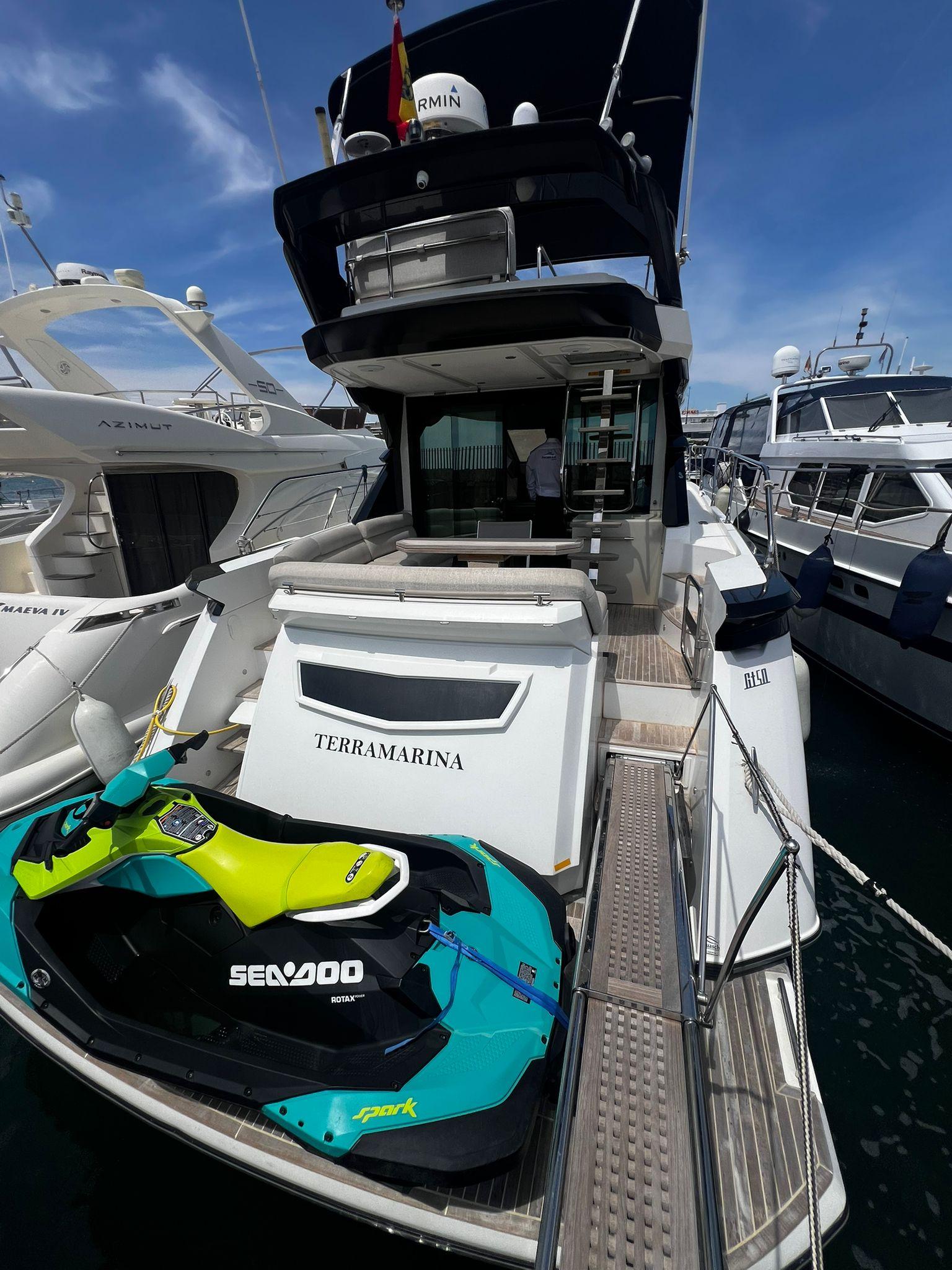 Yacht Photos Pics