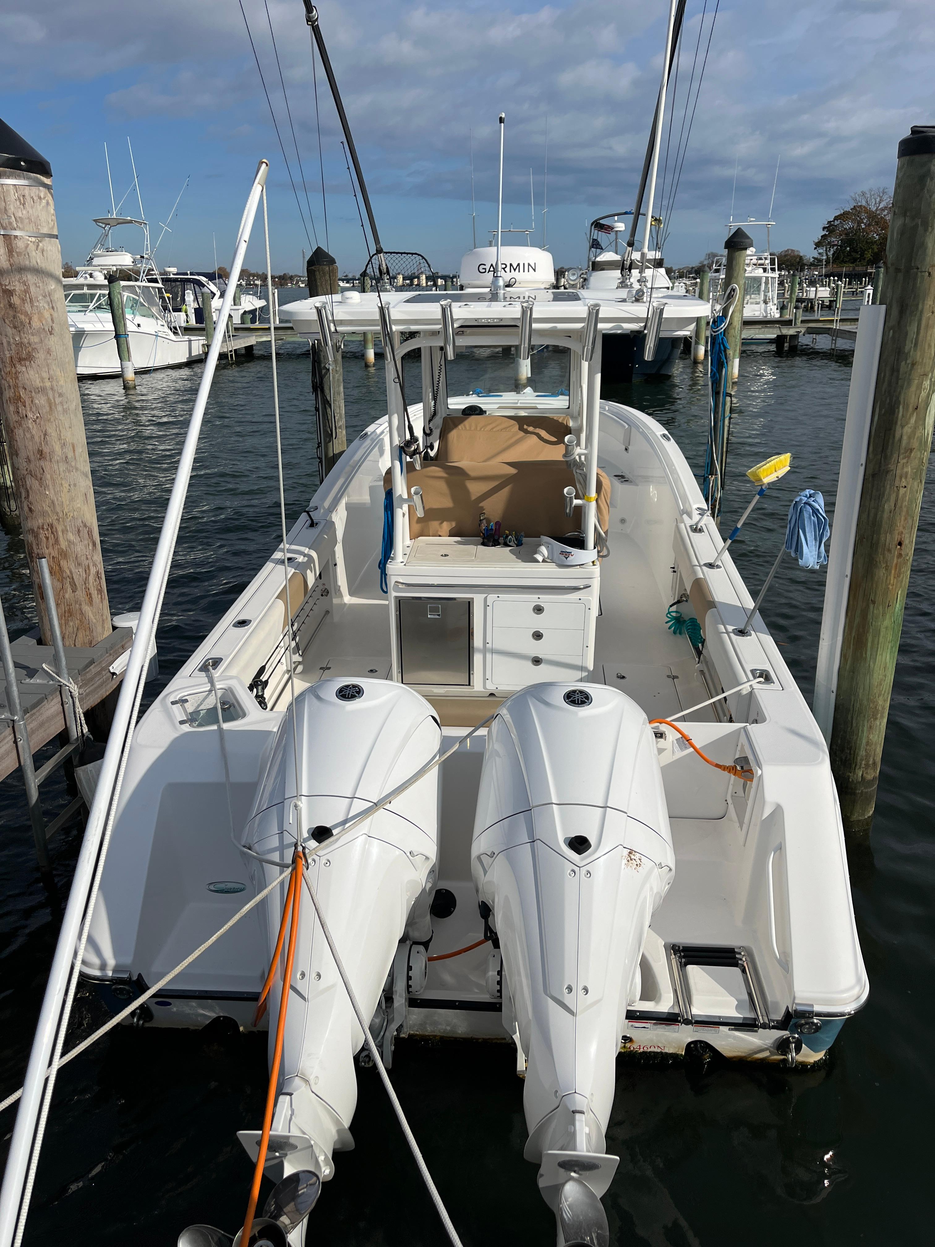 2022-edgewater-285cc-power-9705084-20250305083900888-1_XLARGE