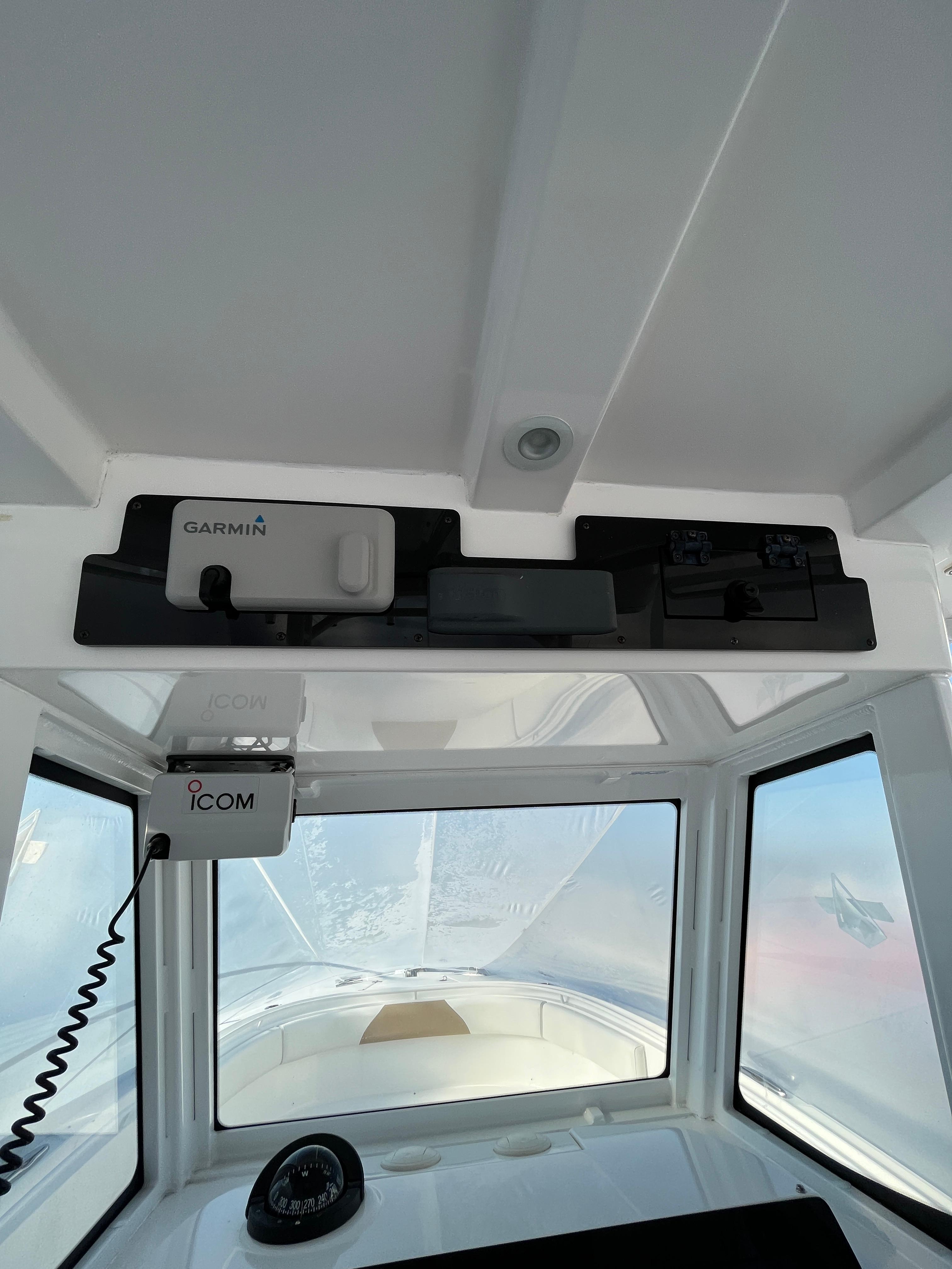 2022-edgewater-285cc-power-9705084-20250305084037089-1_XLARGE