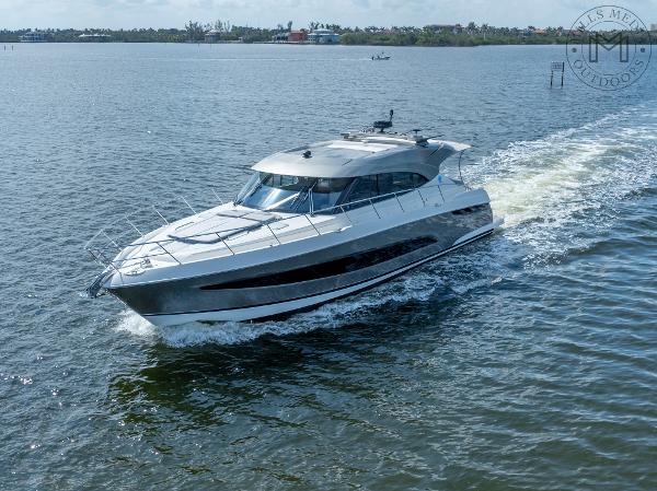 2023 Riviera 5400 Sport Yacht Platinum Editio