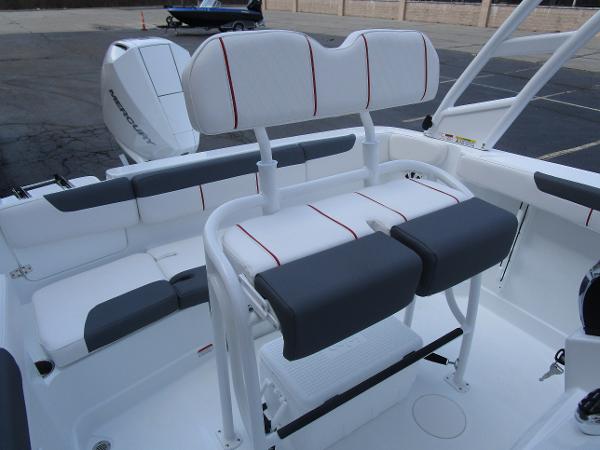 2021 Tahoe boat for sale, model of the boat is 2150 CC & Image # 12 of 26