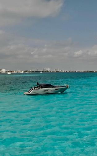 Photo of 2009 Pershing 59'
