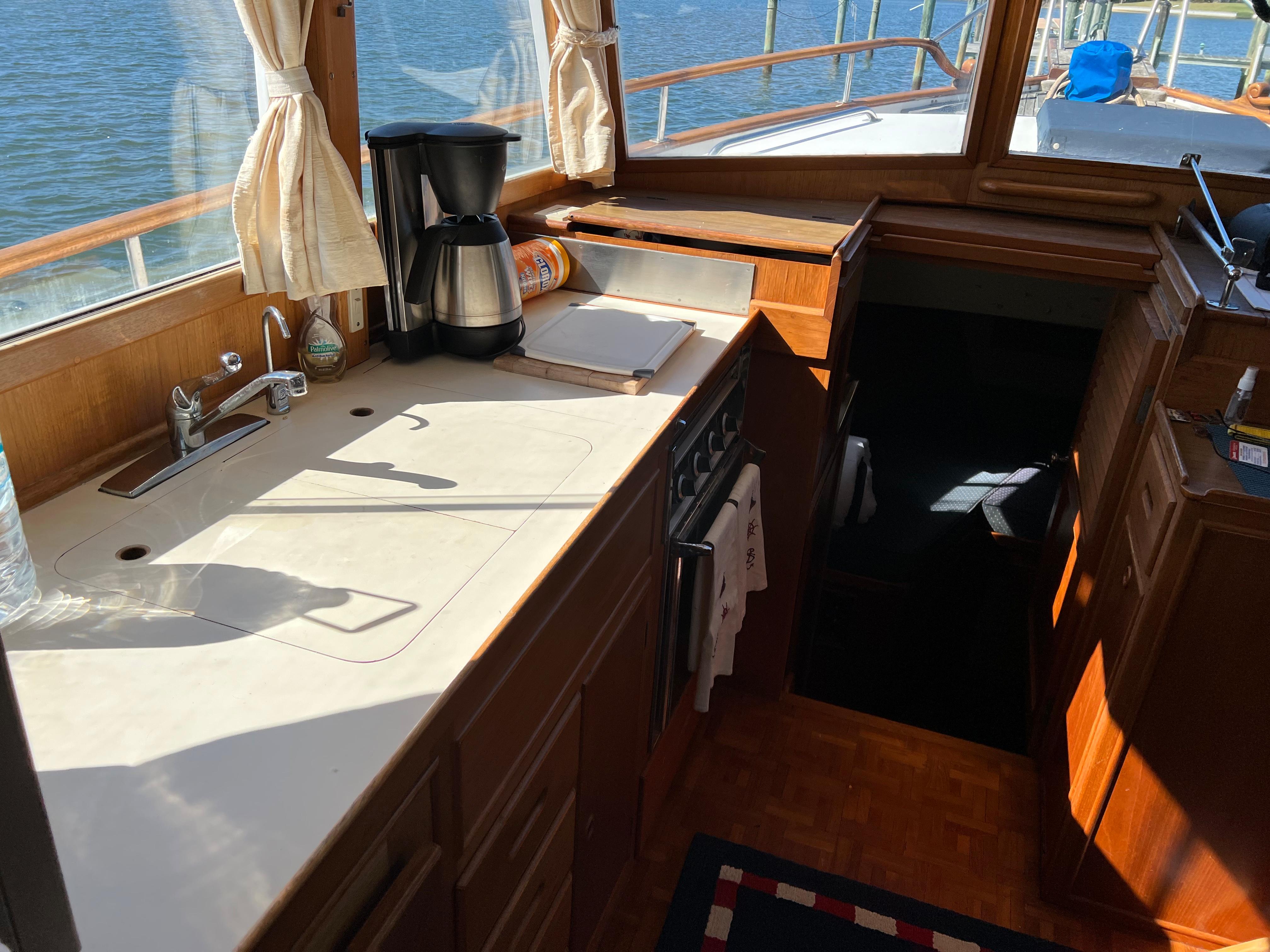 1984 Grand Banks 42 Classic For Sale | YaZu Yachting | Deltaville