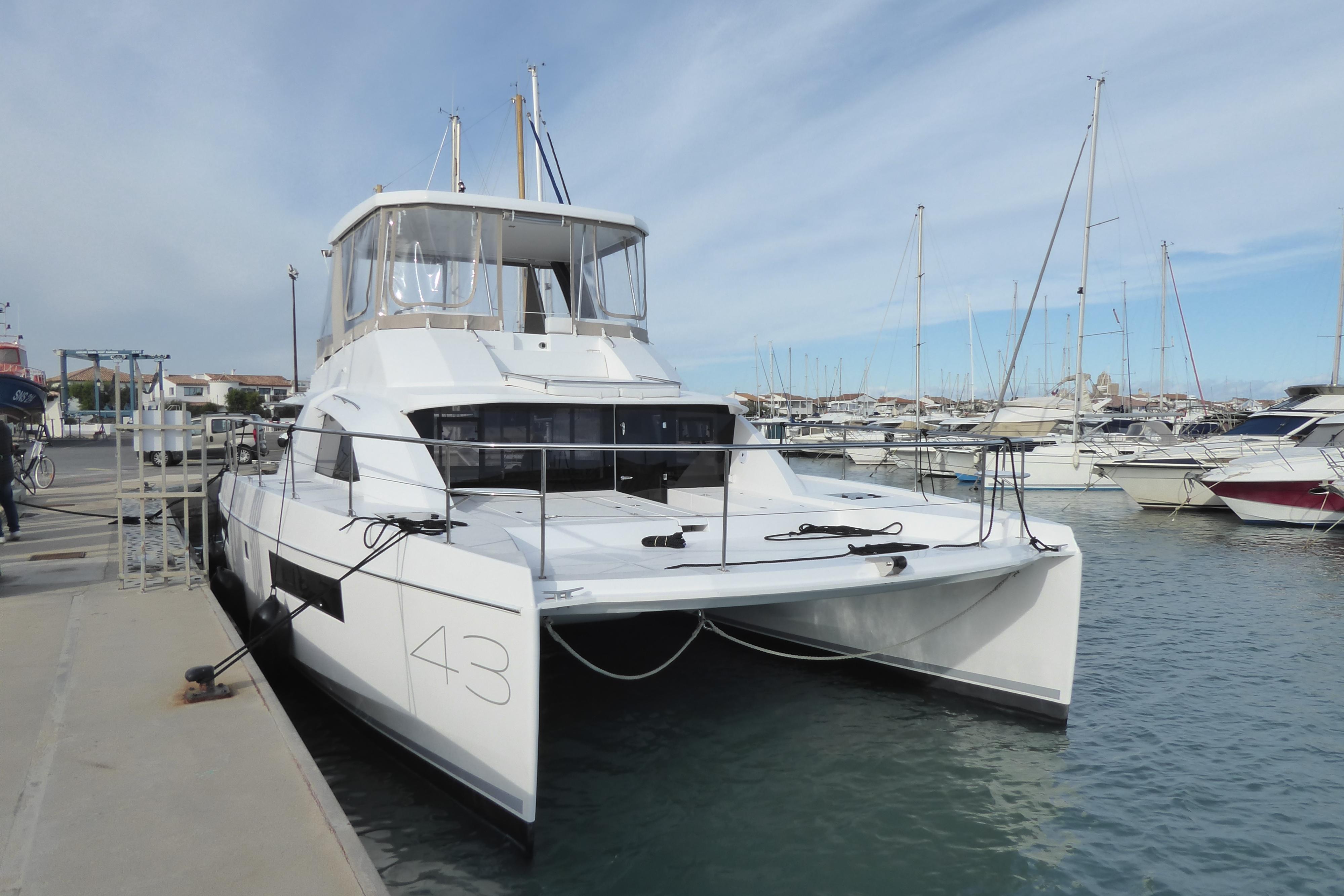 leopard catamaran saint raphael