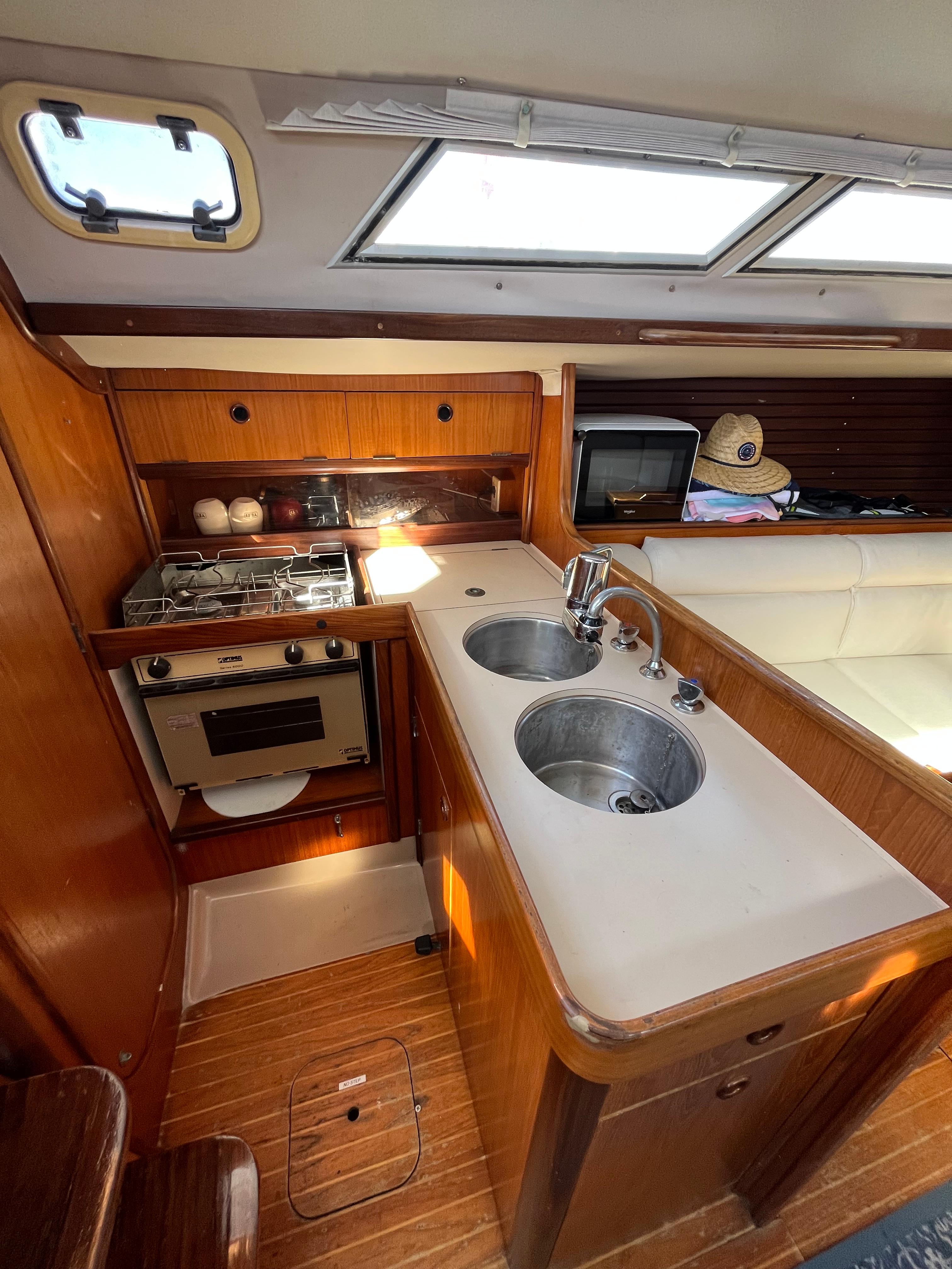 Image [19] of 1988 Beneteau 345 First