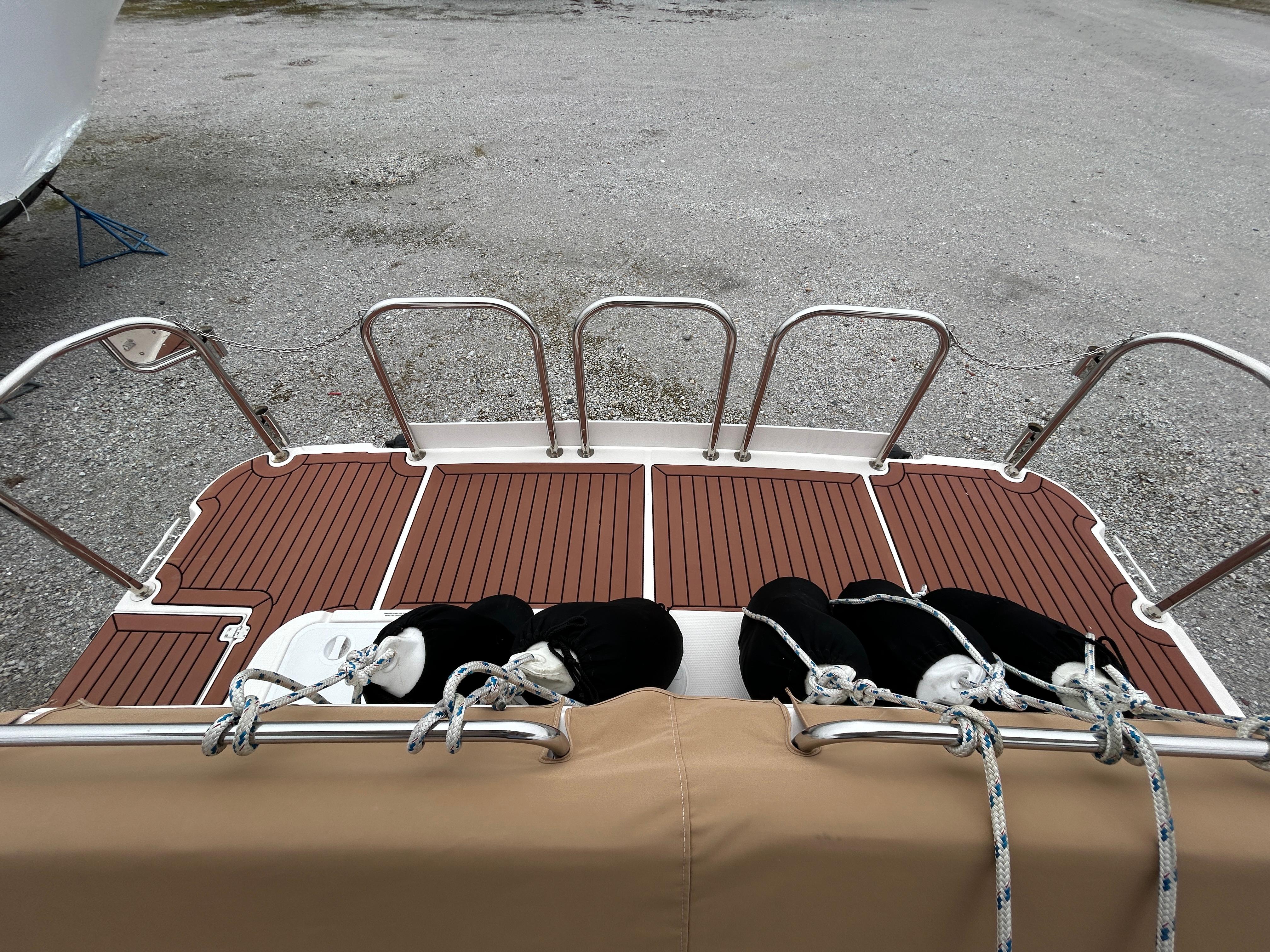 Ranger Tugs-R-43 CB 2023 -MD-US-2023 Ranger Tugs R-43 CB swim platform with teak decking and stainless steel railings.-9675096 | Thumbnail