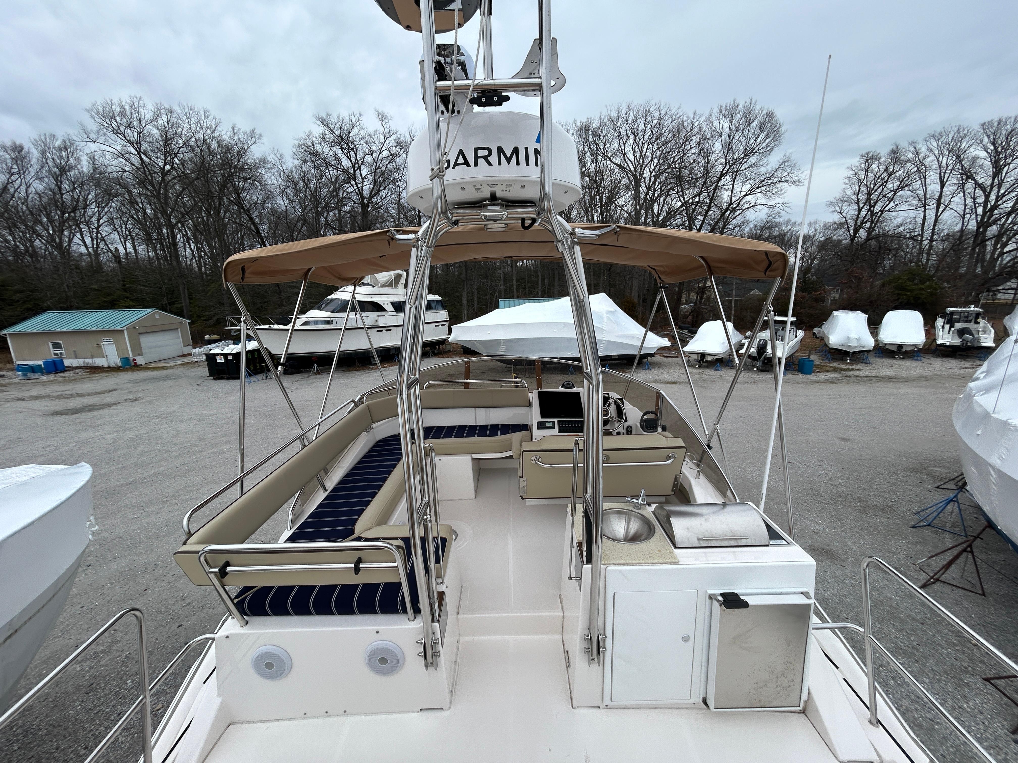 Ranger Tugs-R-43 CB 2023 -MD-US-2023 Ranger Tugs R-43 CB boat with spacious deck and seating area, parked outdoors.-9675096 | Thumbnail