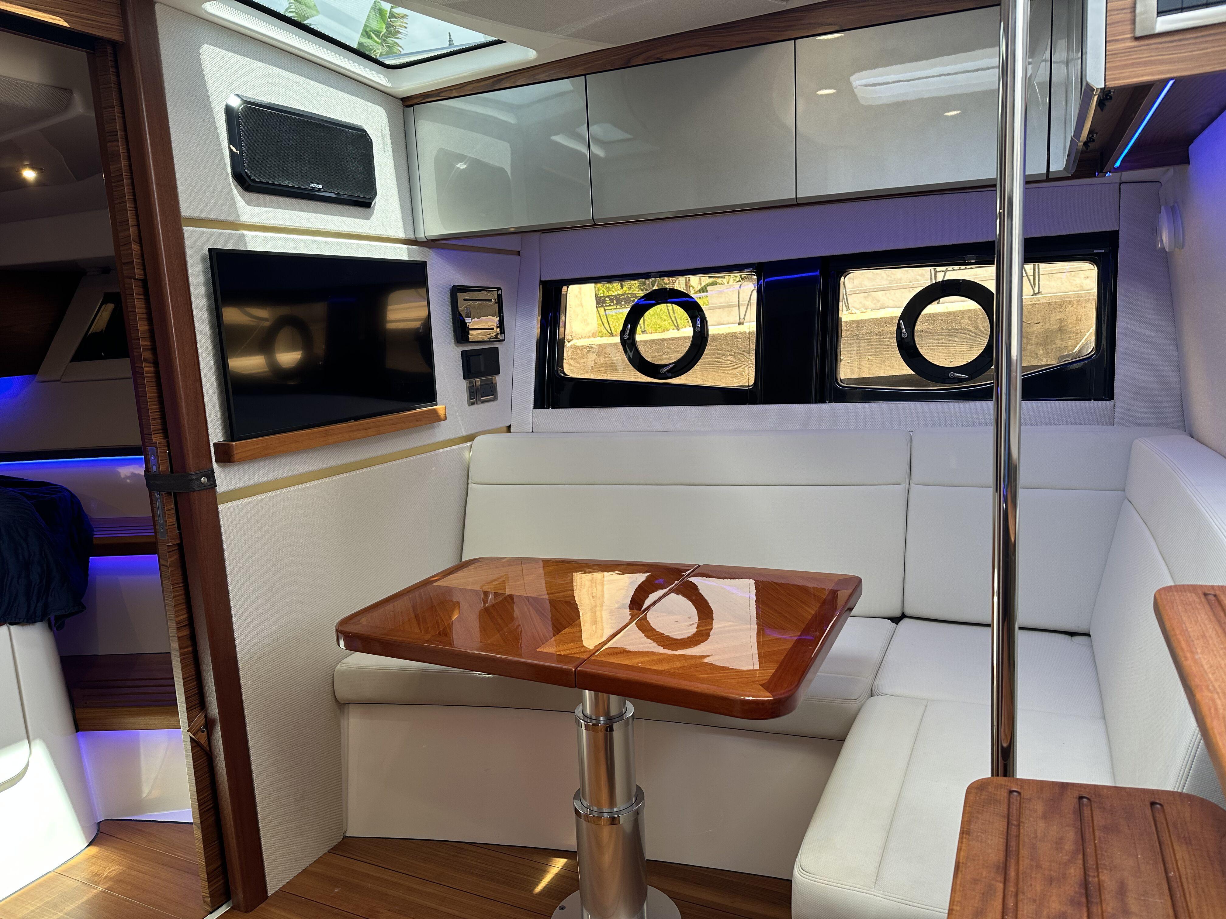 2022-boston-whaler-405-conquest-power-9835113-20250612144055334-1_XLARGE