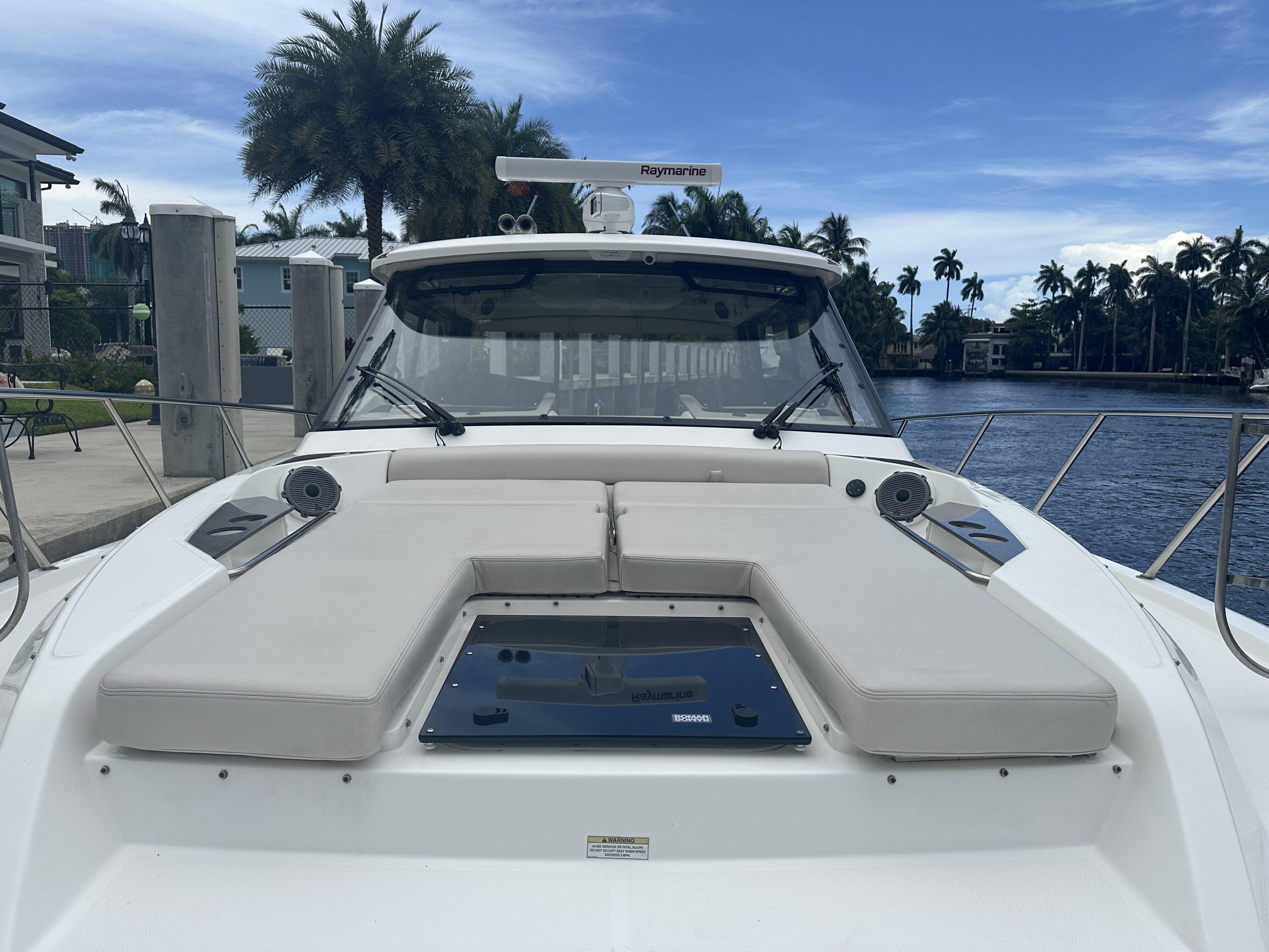 2022-boston-whaler-405-conquest-power-9835113-20250612144116951-1_XLARGE