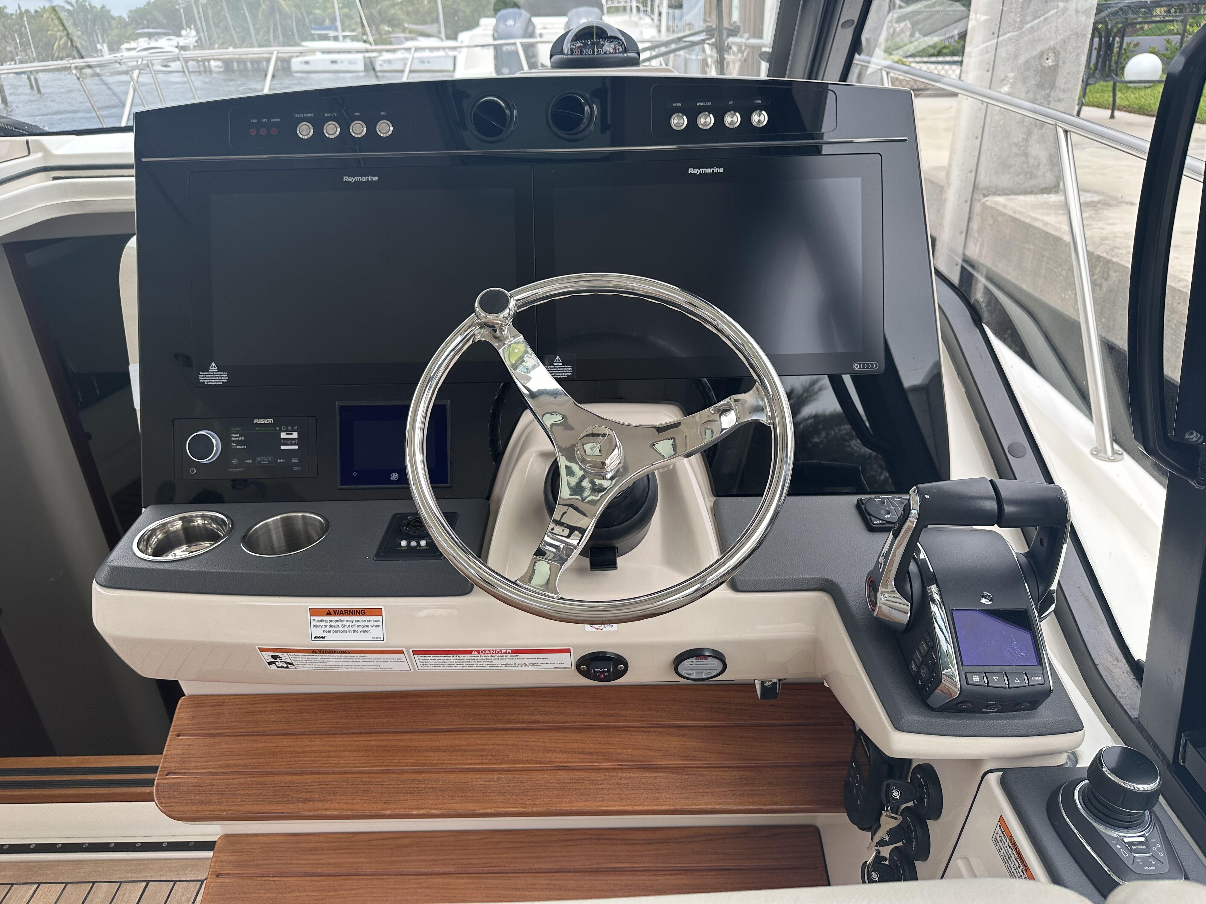 2022-boston-whaler-405-conquest-power-9835113-20250612144155043-1_XLARGE