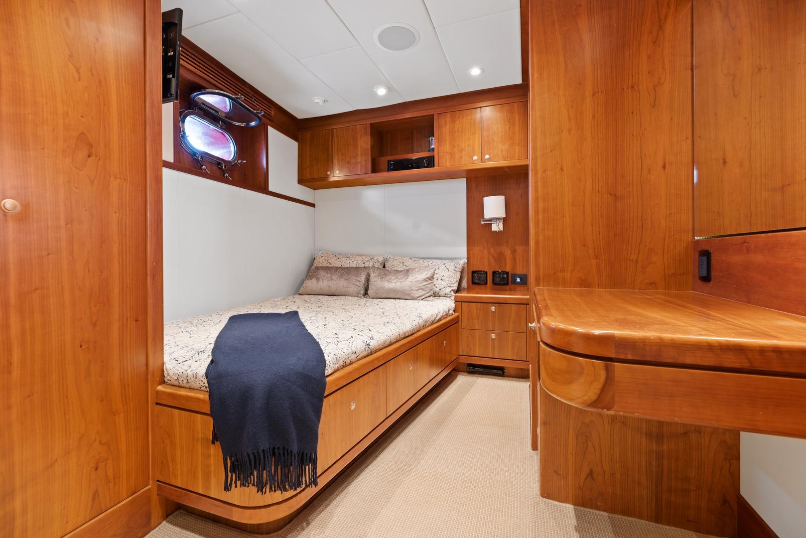 AB Normal 98'10 Inace, Single stateroom