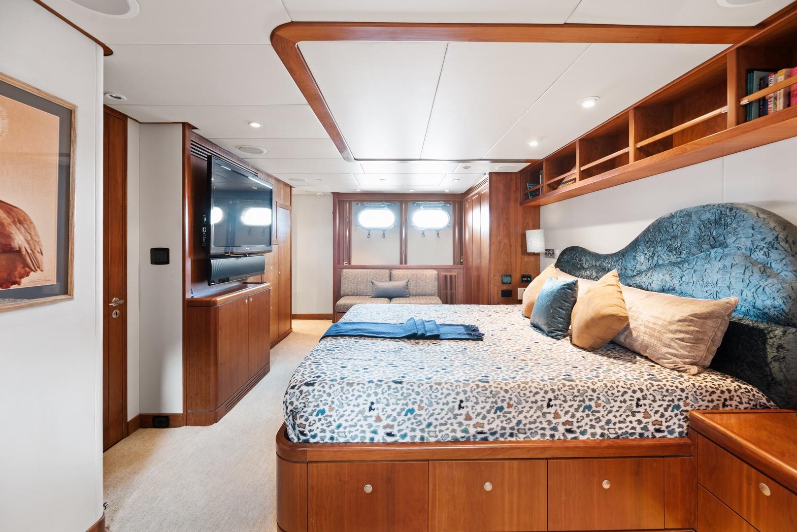 AB Normal 98'10 Inace, Master Stateroom