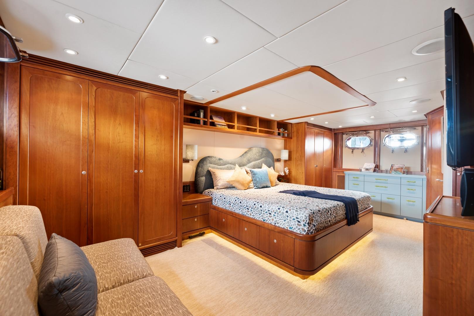 AB Normal 98'10 Inace Master Stateroom