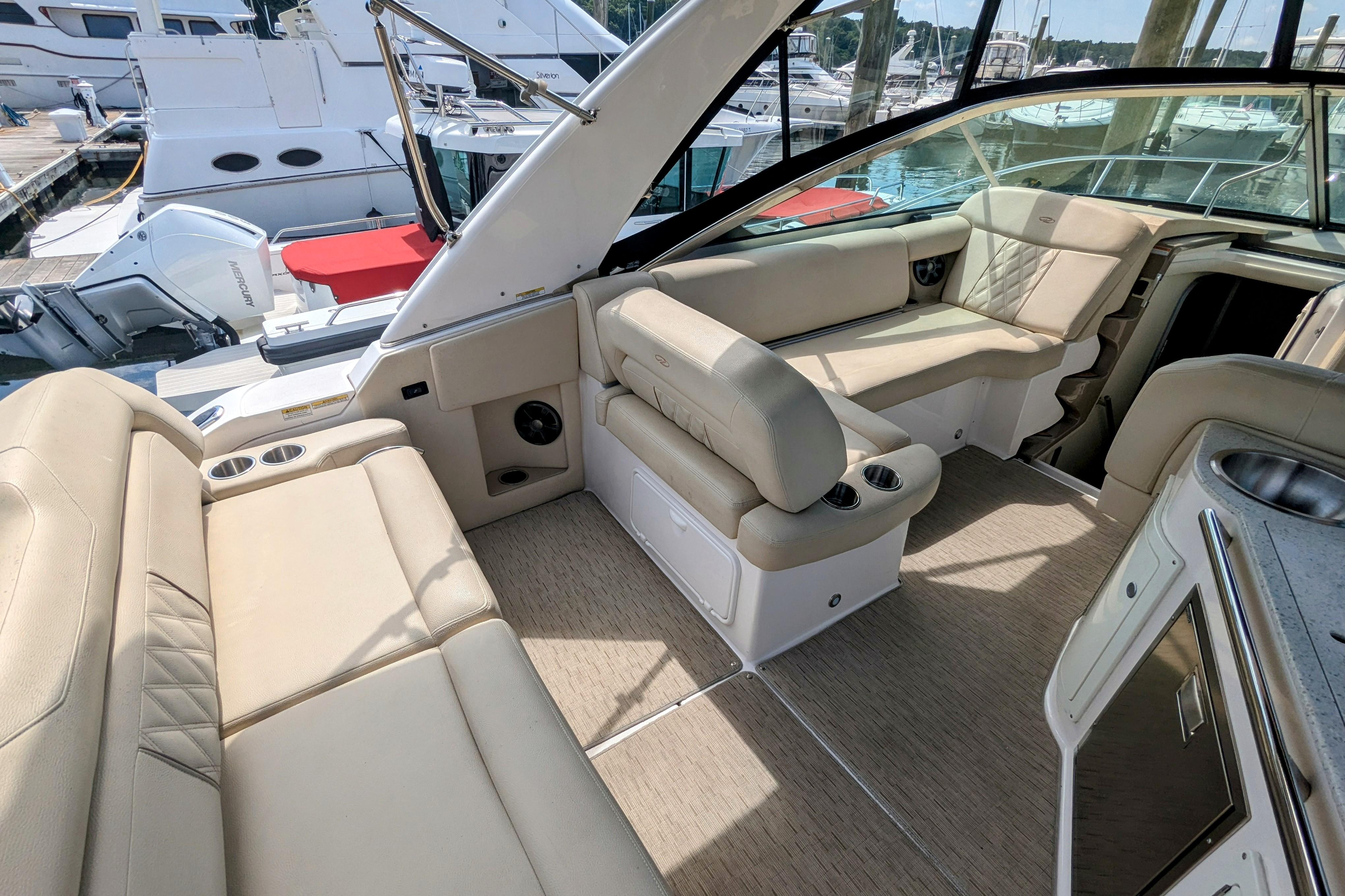 2018 Regal 33 XO-10