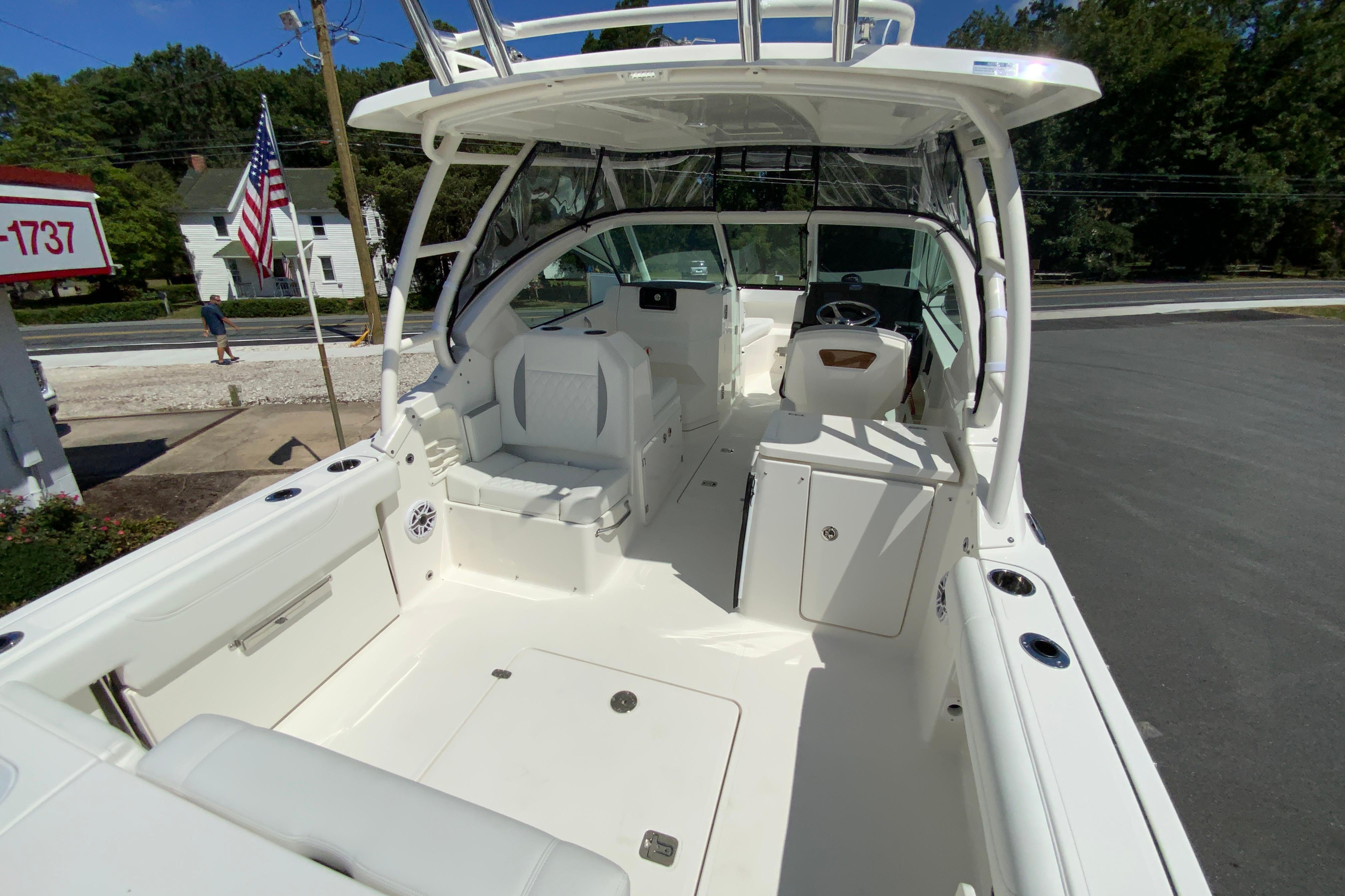 2026 Pursuit DC 266 Dual Console-16