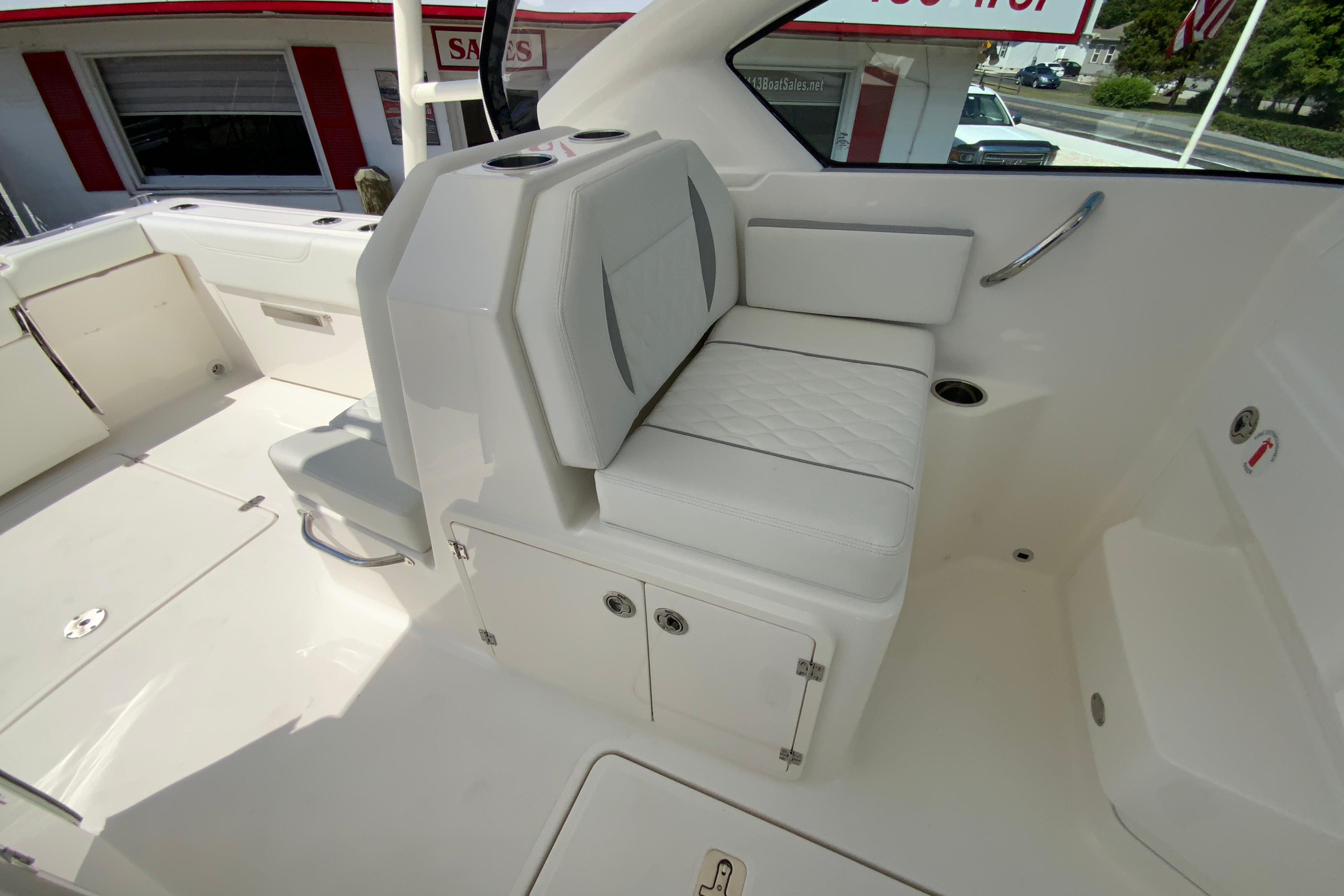 2026 Pursuit DC 266 Dual Console-32